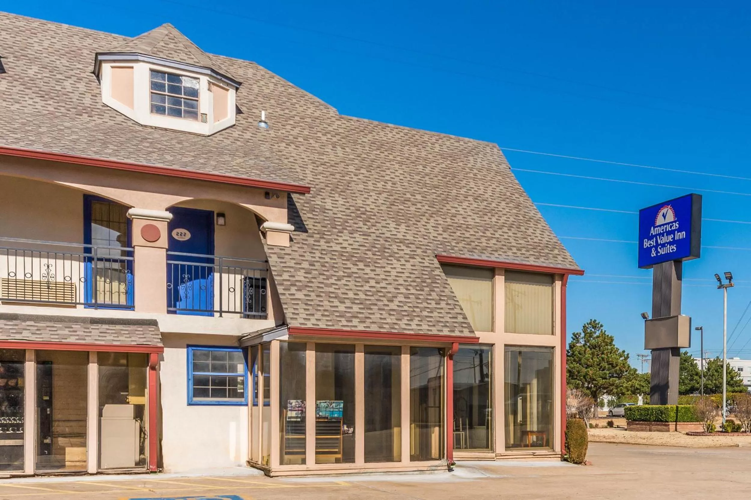 Facade/entrance in Econo Lodge Inn & Suites