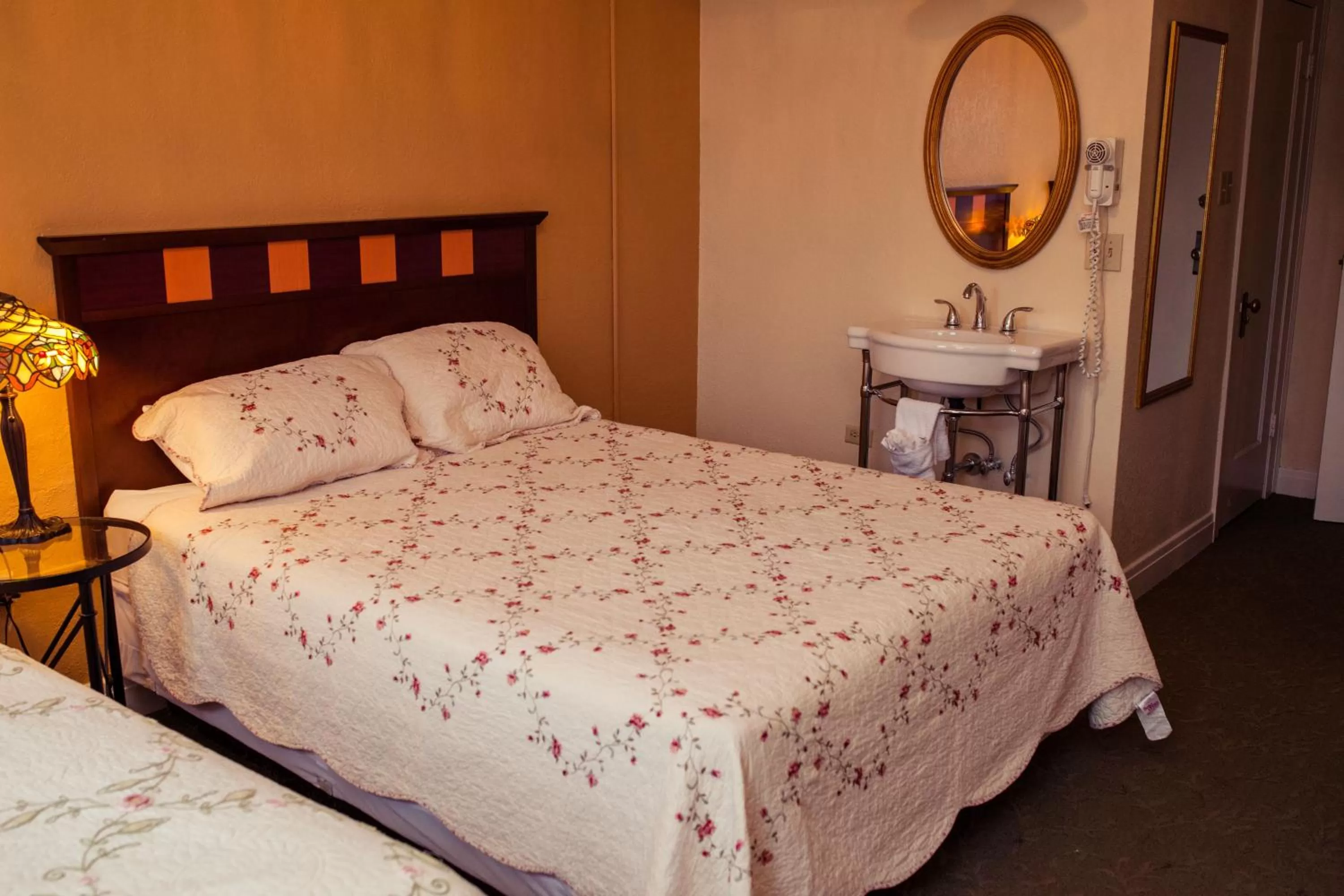 Photo of the whole room, Bed in Gilmore Hotel, Trademark Collection by Wyndham