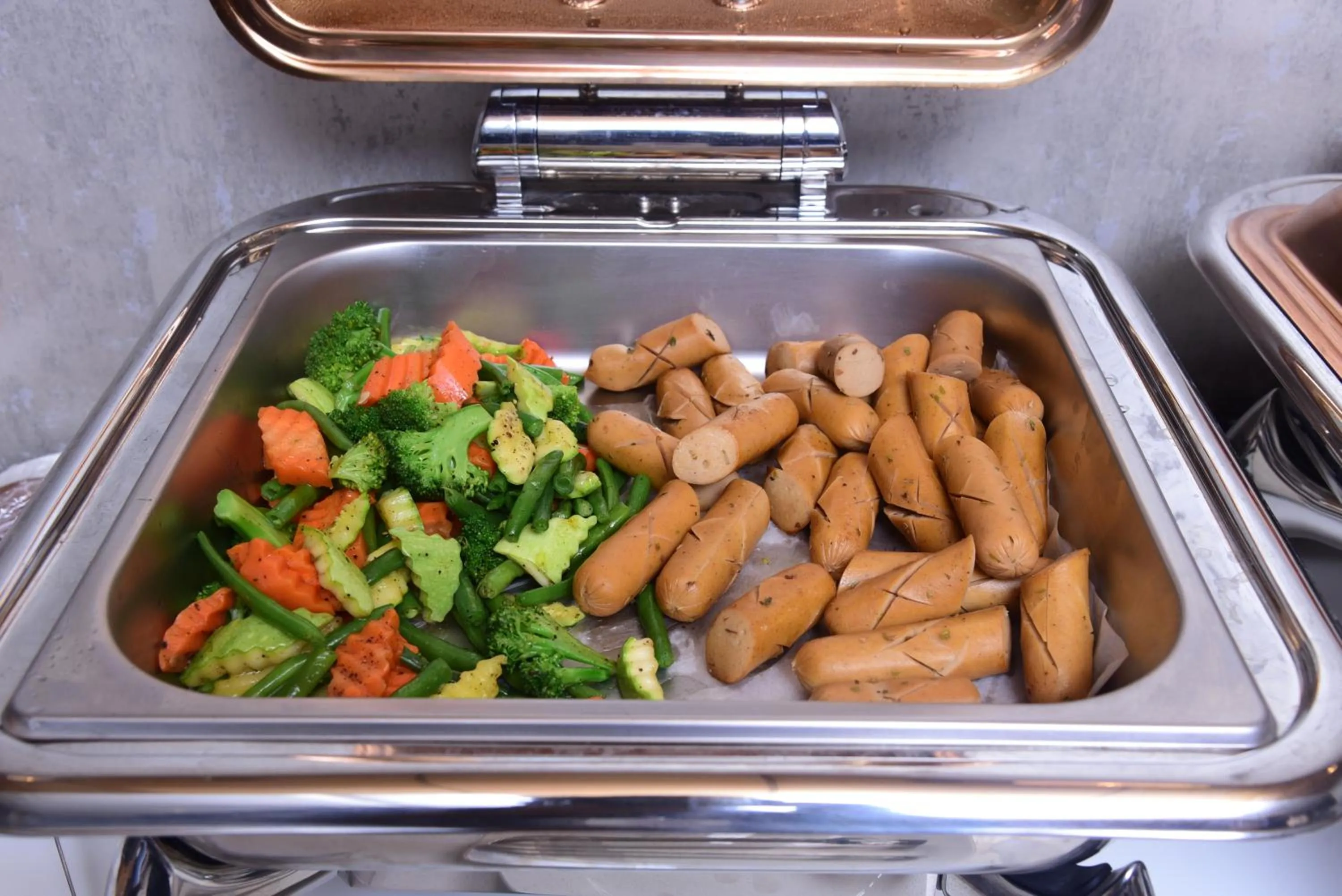 Food and drinks in Best Western Premier Hotel Gulberg Lahore