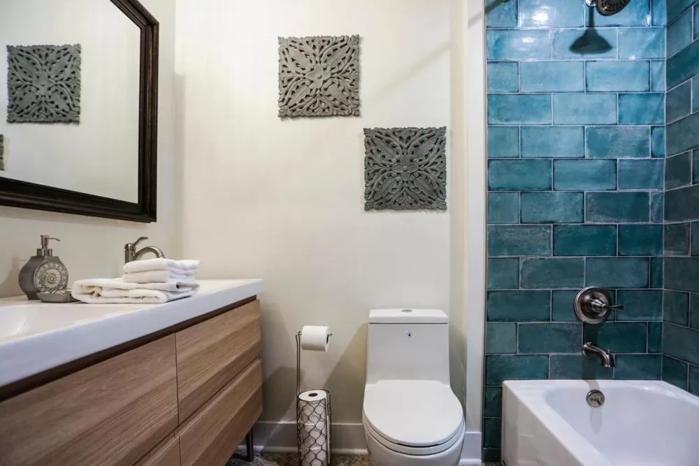 Shower, Bathroom in The Kenwood Gables