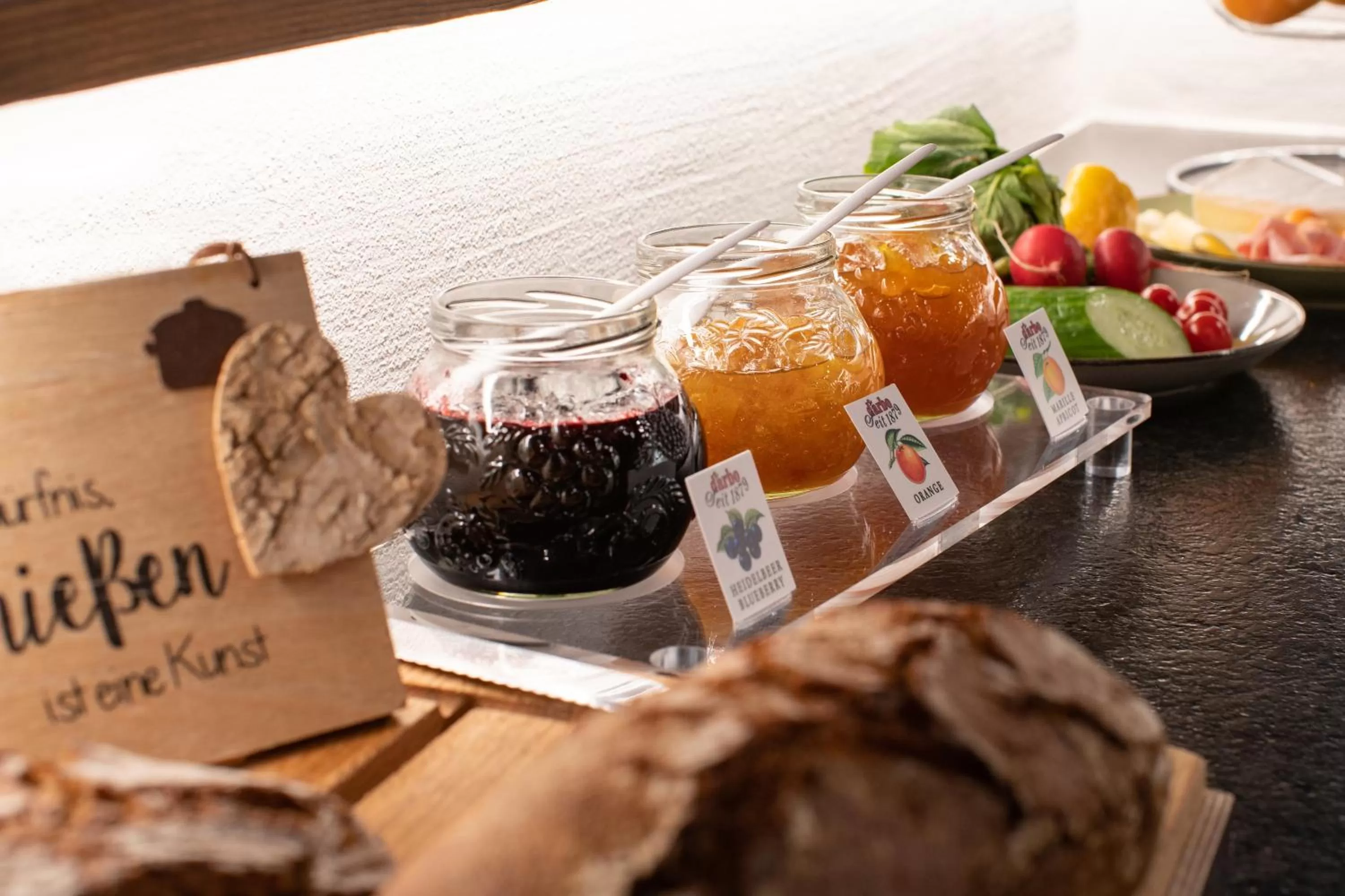 Breakfast in Mountain Motel