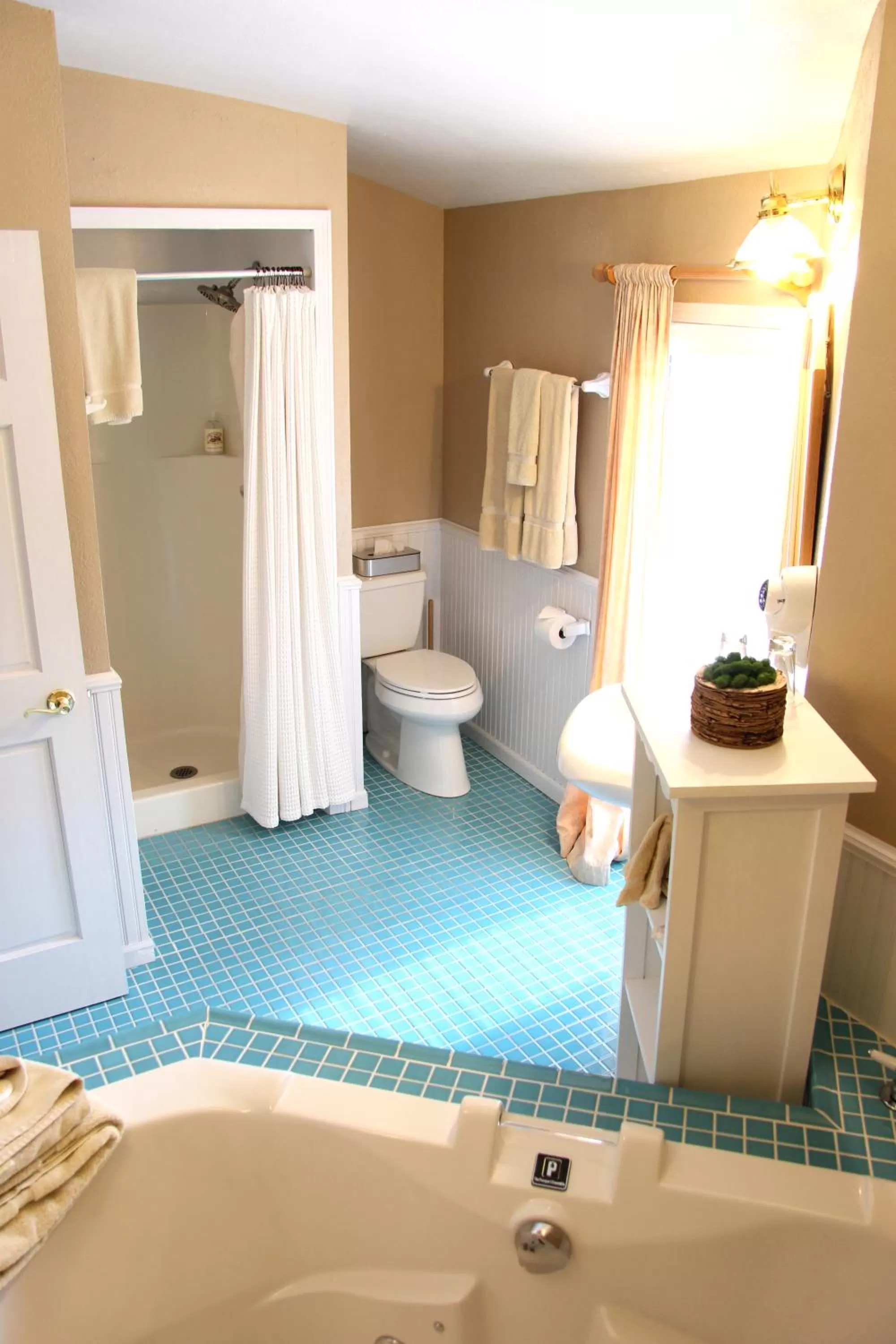 Bathroom in Eagle Harbor Inn