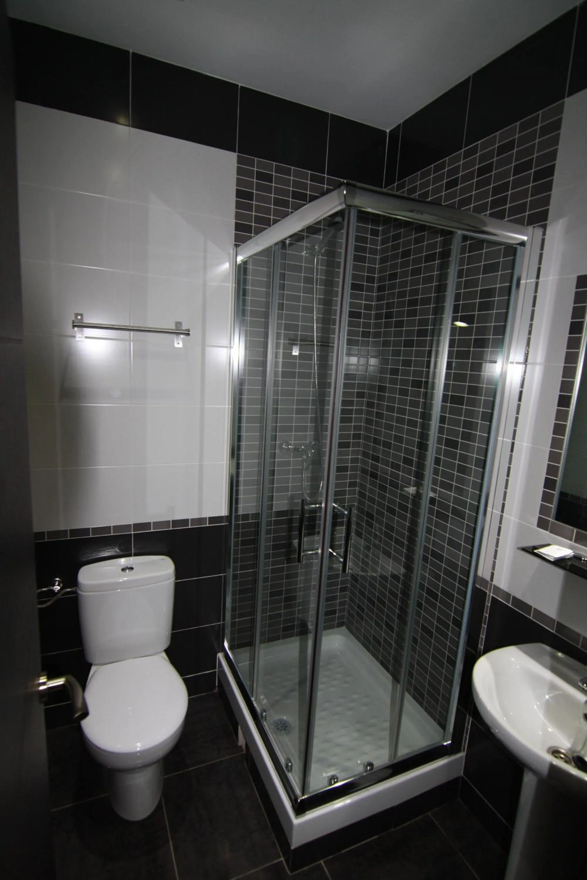 Bathroom in Hostal MH Fuencarral