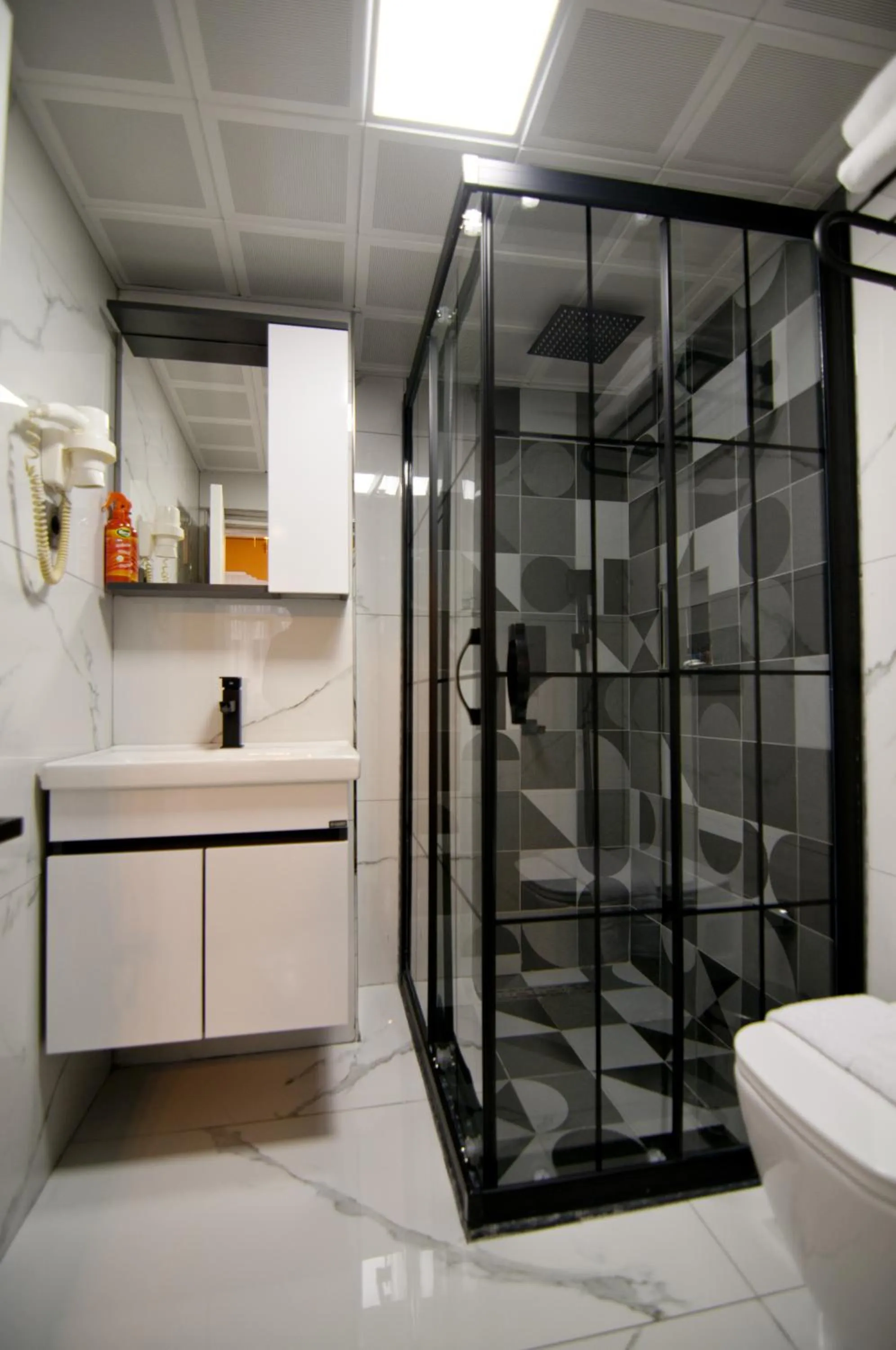 Shower in Paris Garden Hotel Istanbul