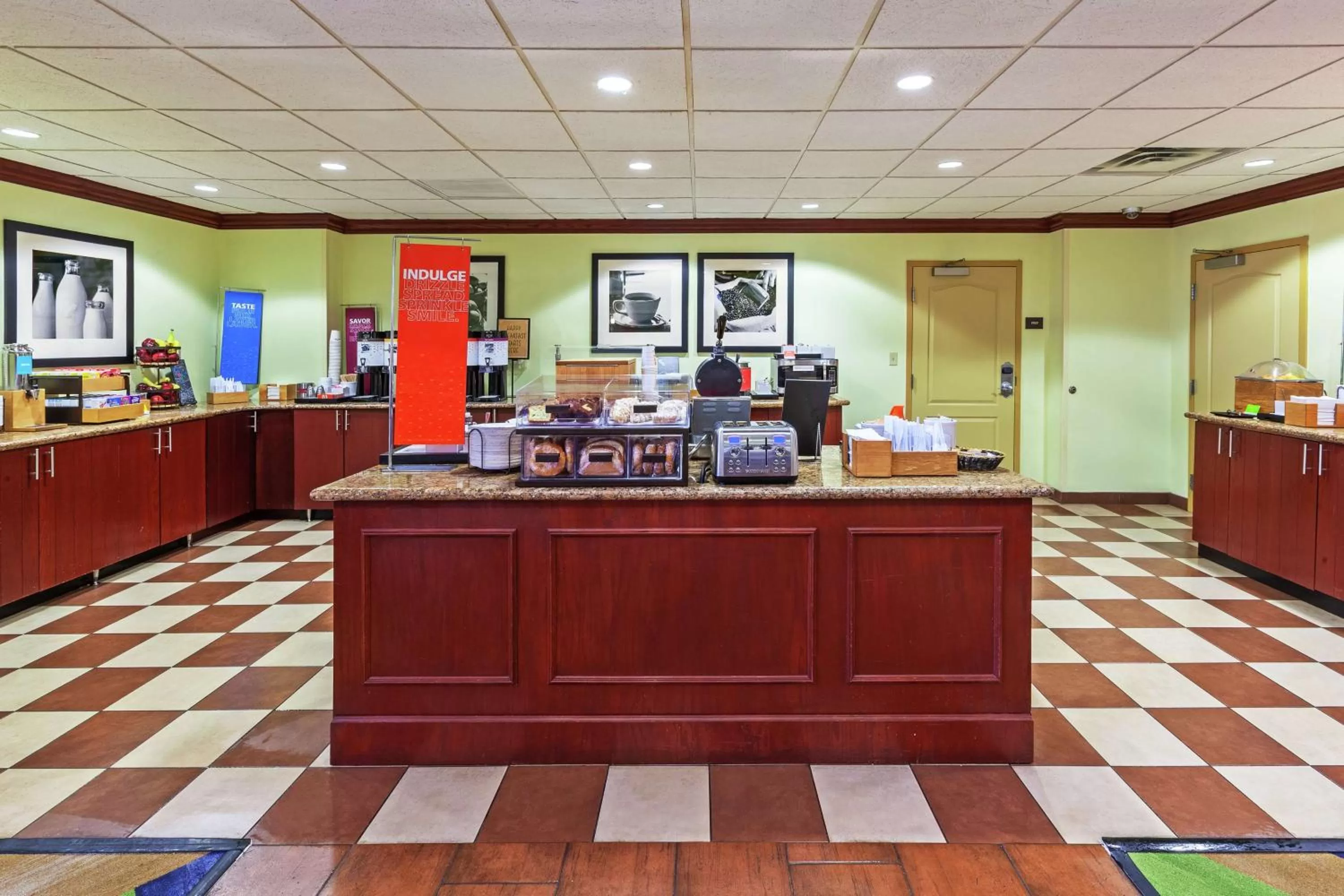 Breakfast in Hampton Inn & Suites Owasso