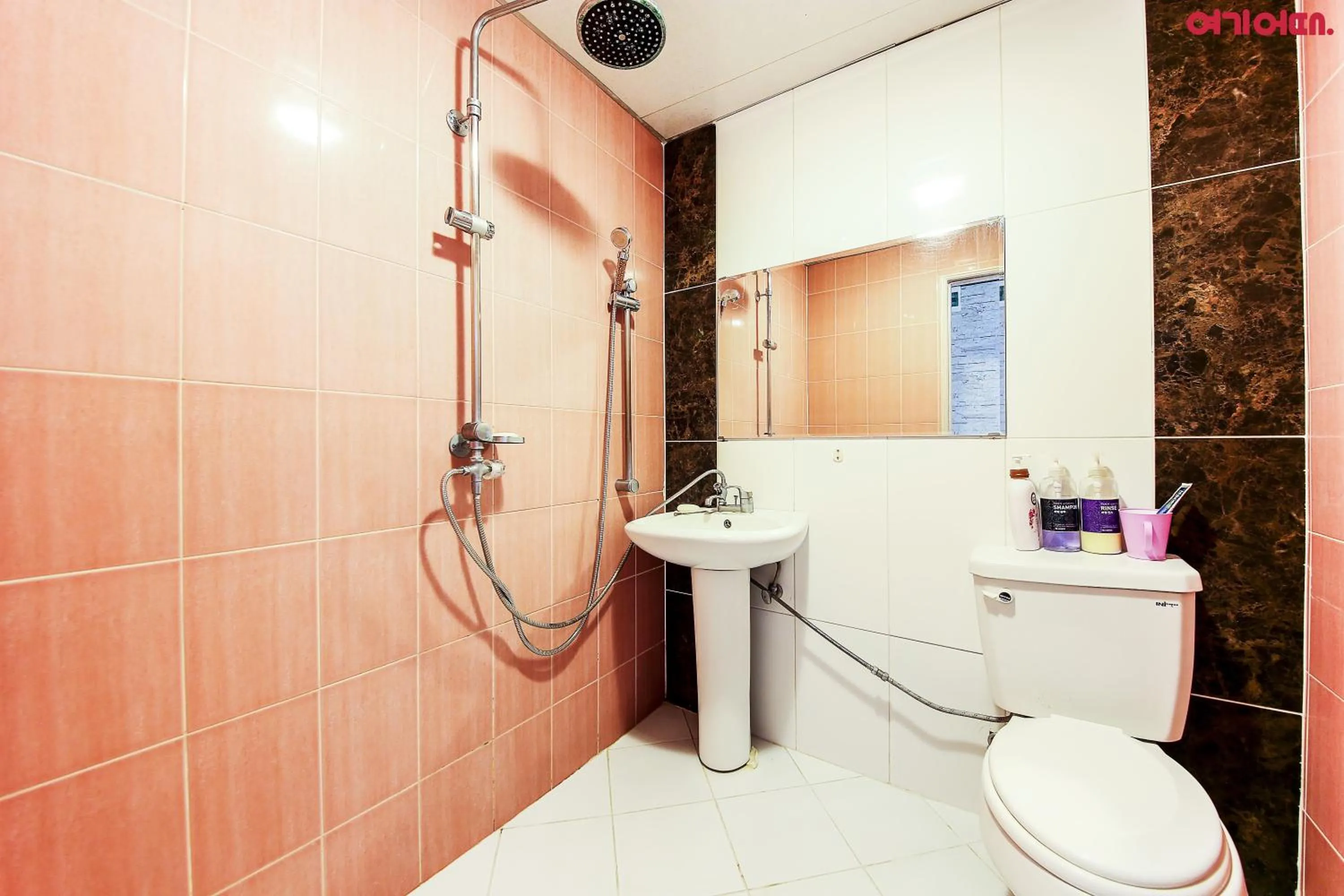 Bathroom in Goodstay Grand Motel Chuncheon