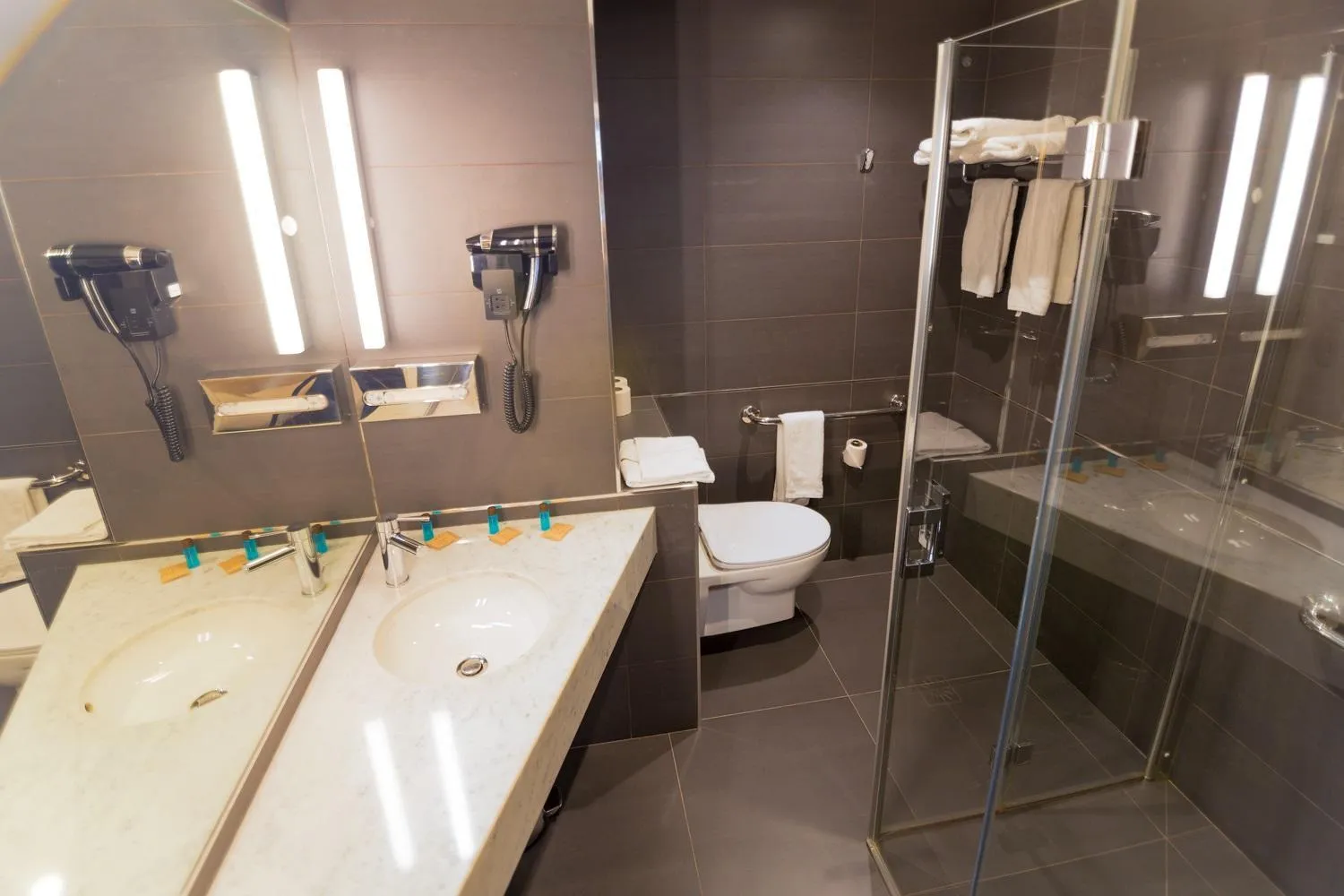 Bathroom in Hôtel Charing Cross