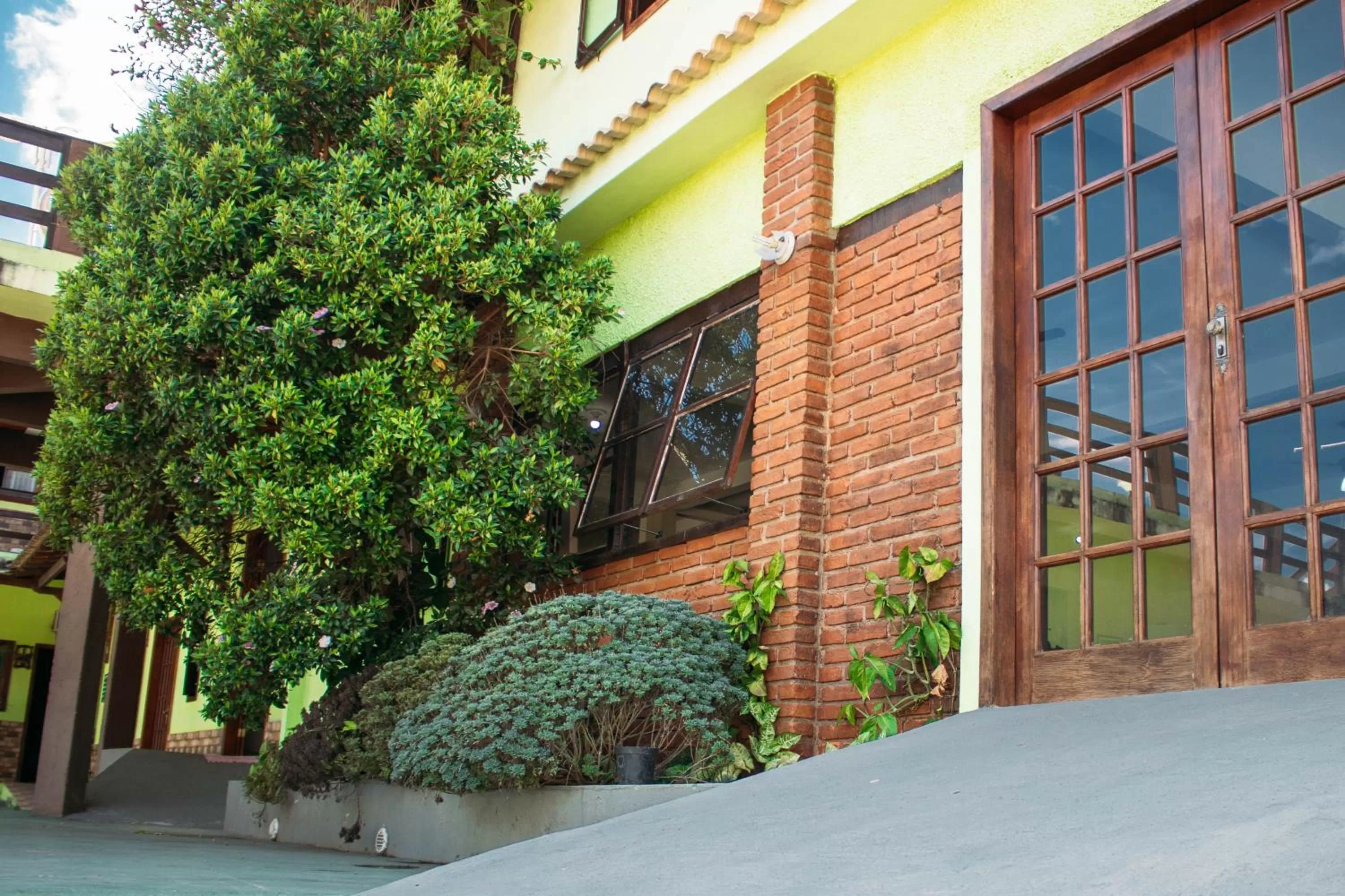 Property Building in Pousada Campo Alegre