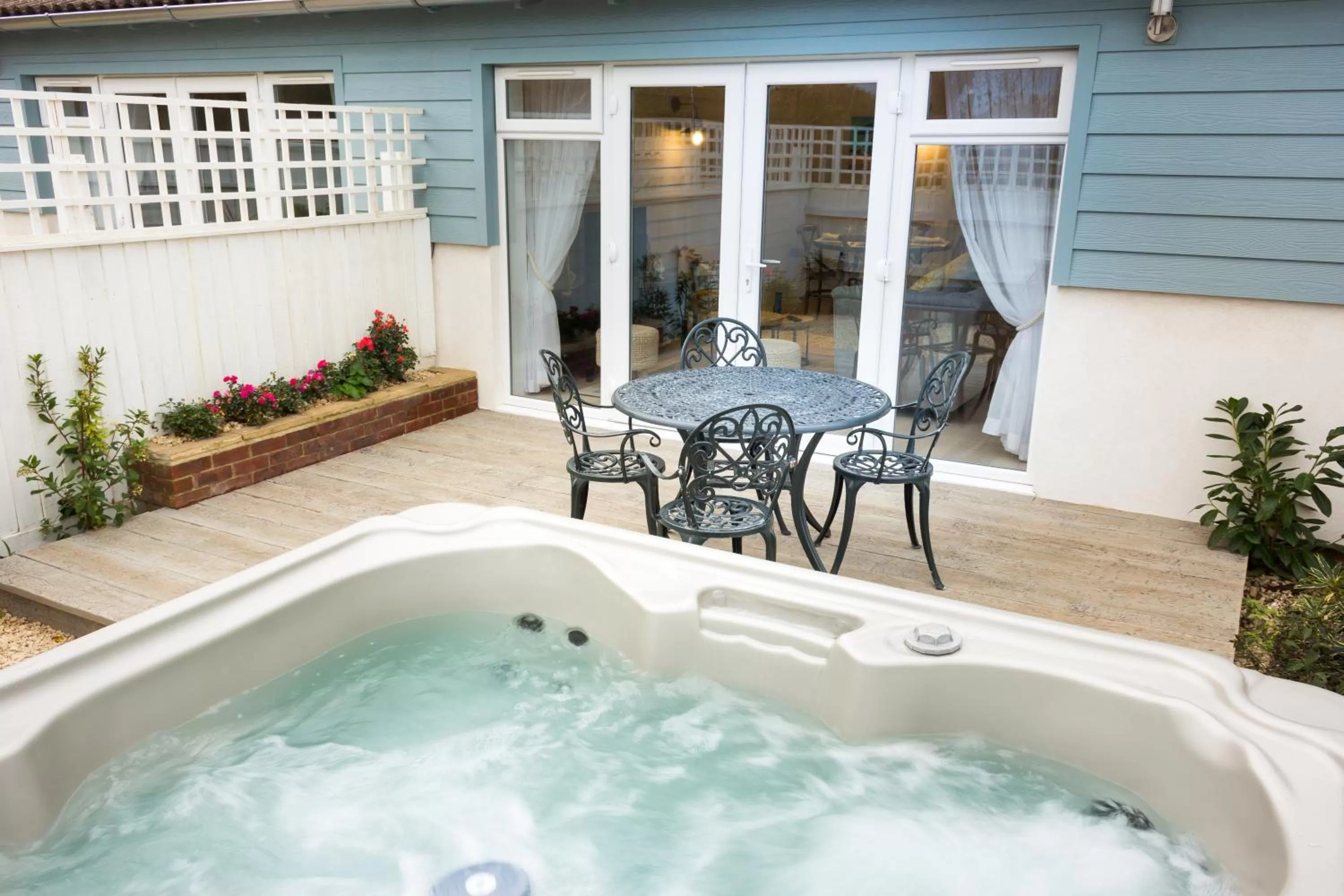 4 Berth Luxury Cottage with Hot Tub Pet Free in The Bay Colwell