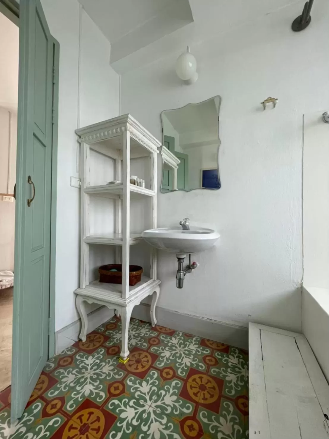Bathroom, Bed in Villa Duangchampa