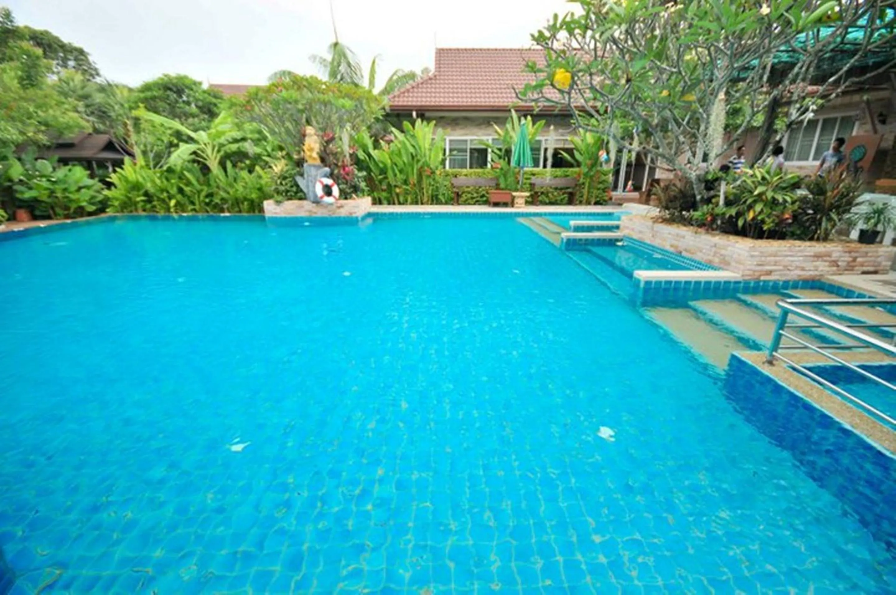 Swimming pool in Villa Wanida Garden Resort