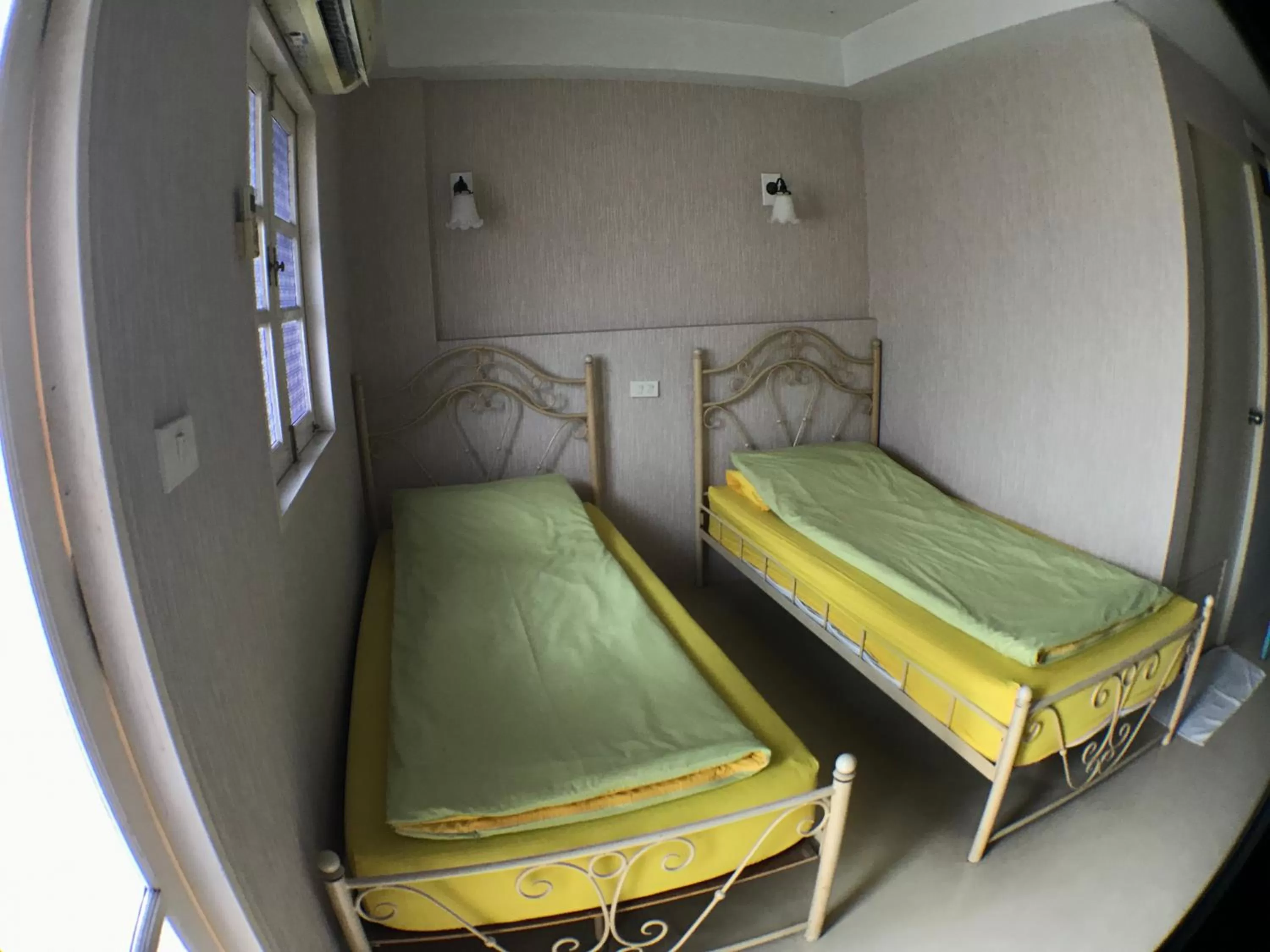 Bed in Roof View Place