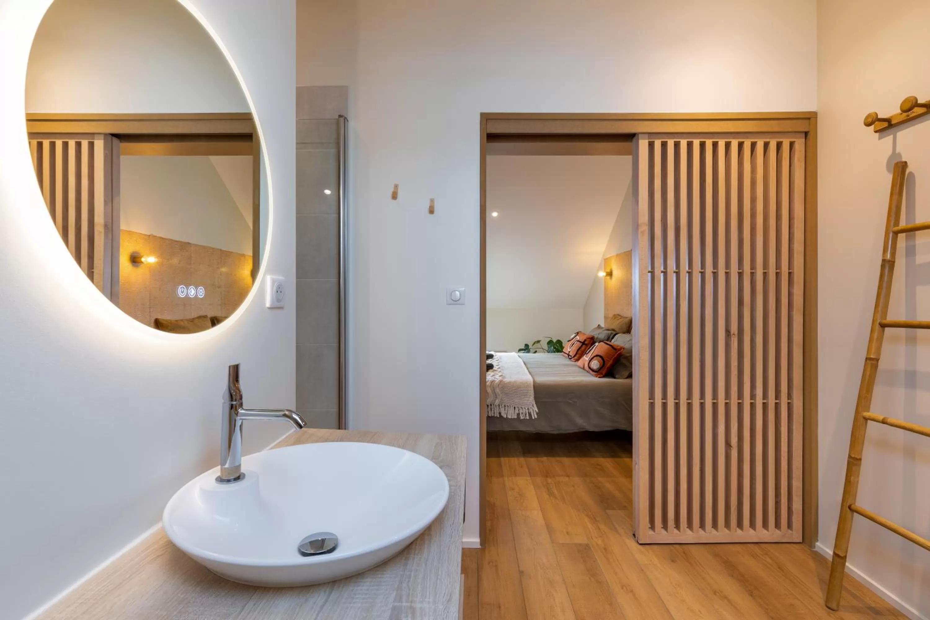 Bathroom, Bed in La Burie