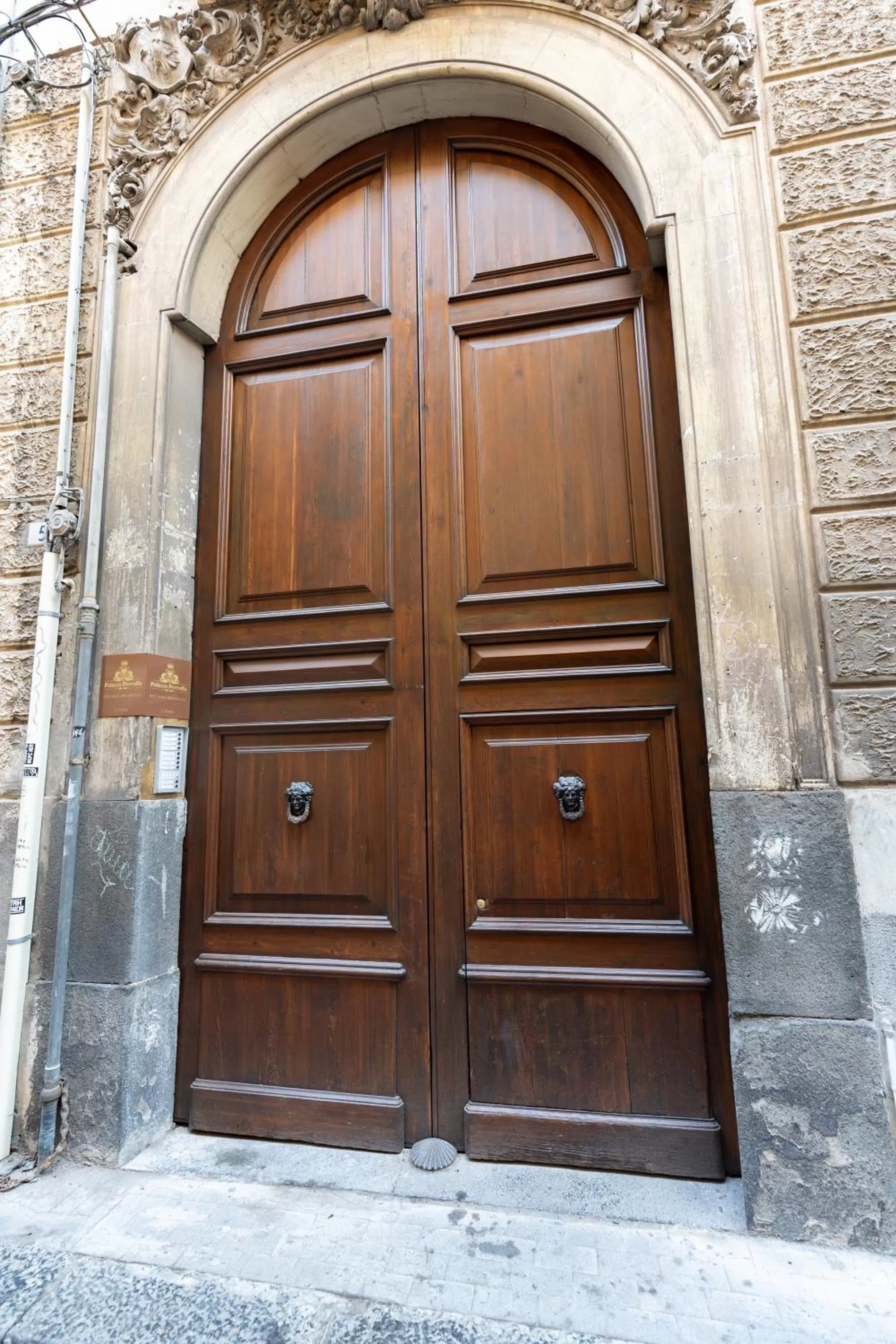 Facade/entrance in B&B Palazzo Perrotta