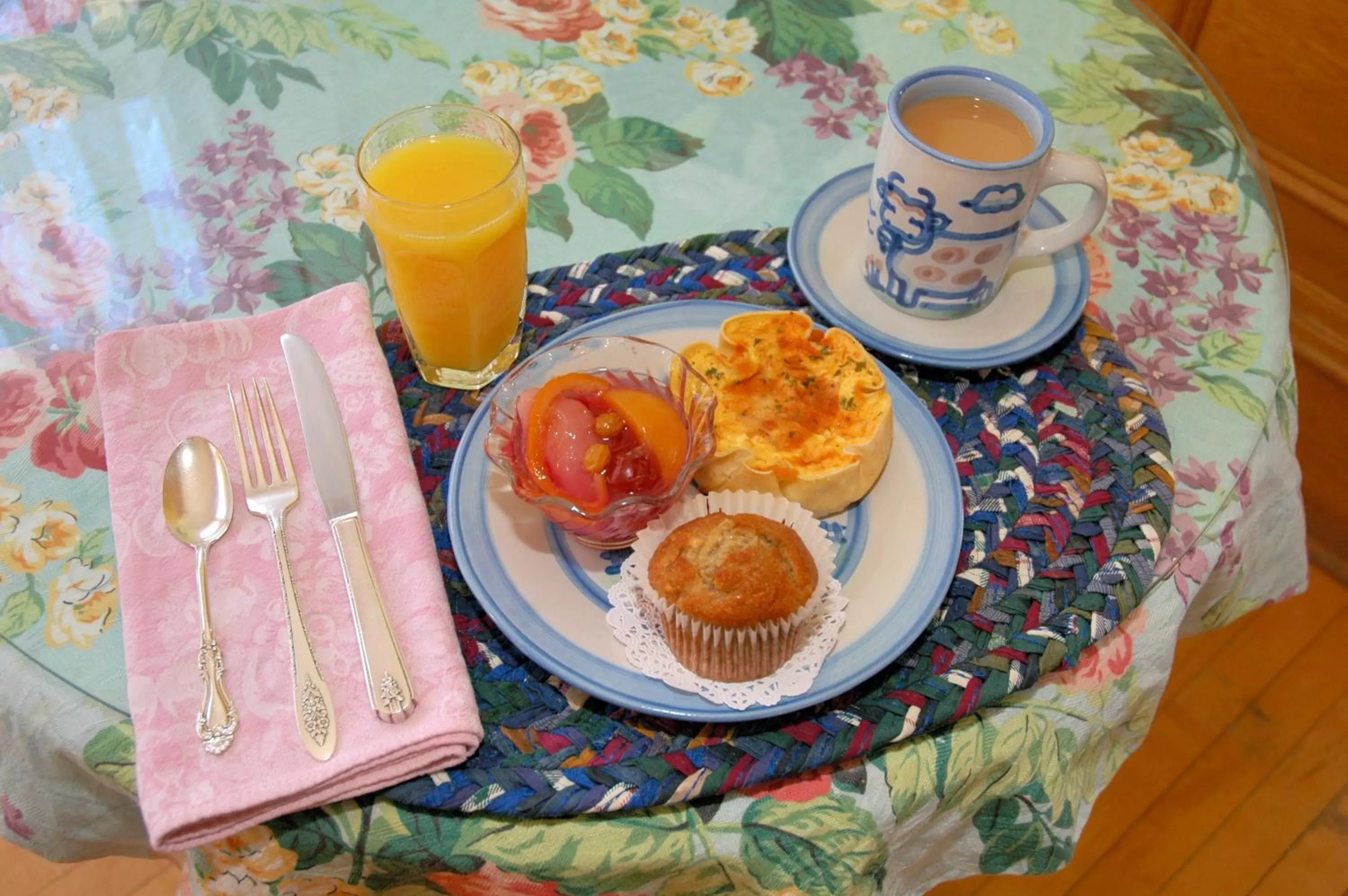 Breakfast in White Lace Inn