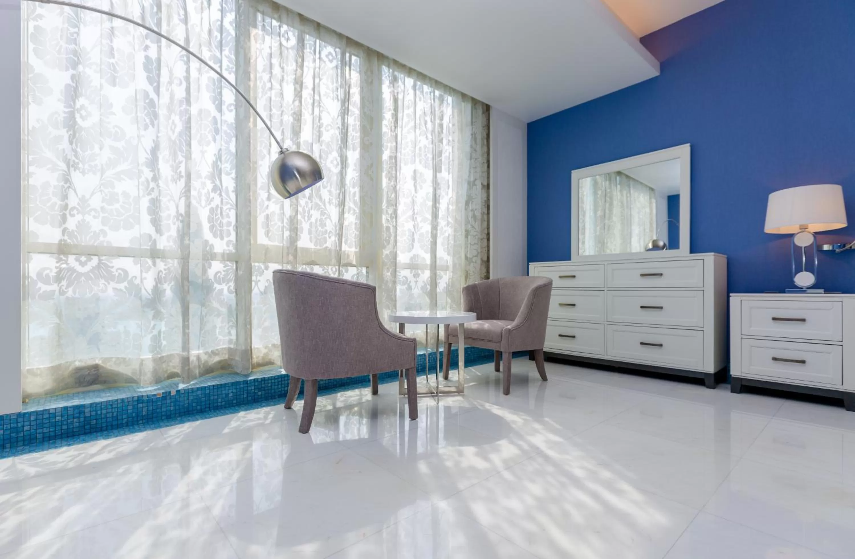 Seating area in Ezdan Hotel West Bay