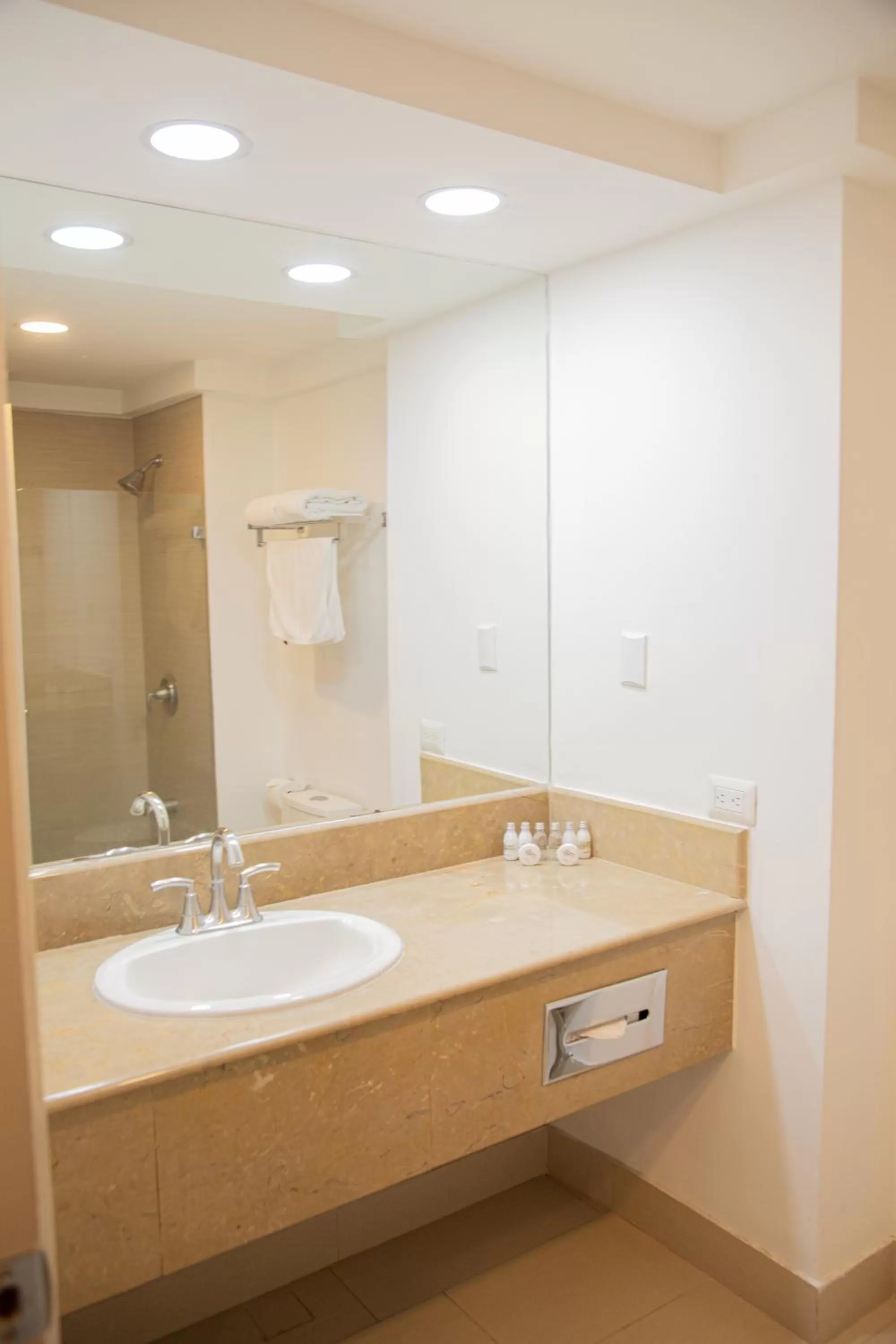 Bathroom in Taormina Hotel and Casino-Adults Only