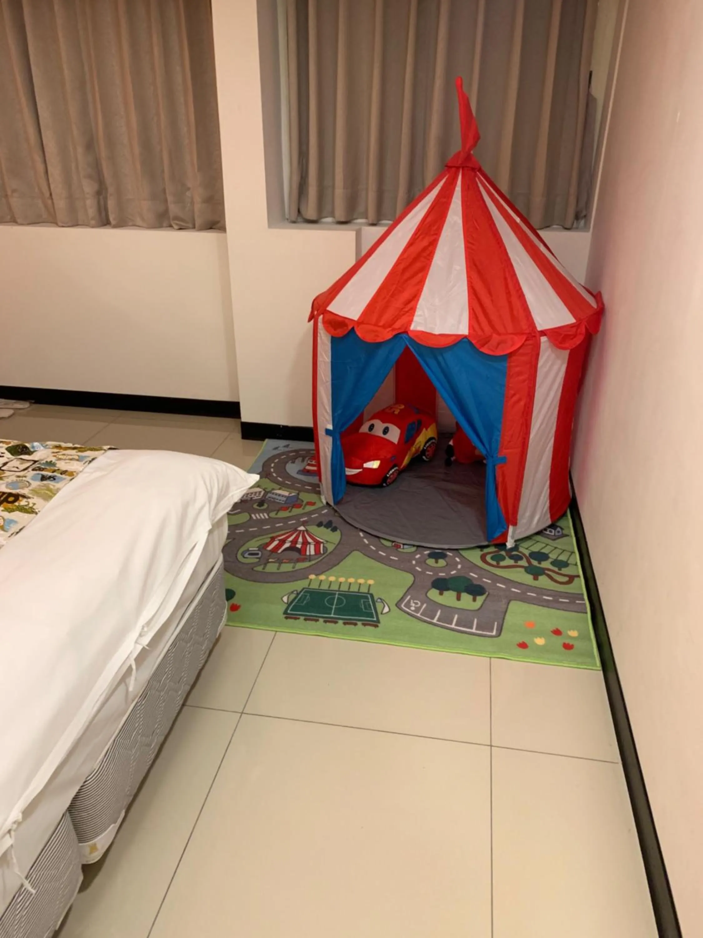 Kids's club, Bed in Good Night Hotel