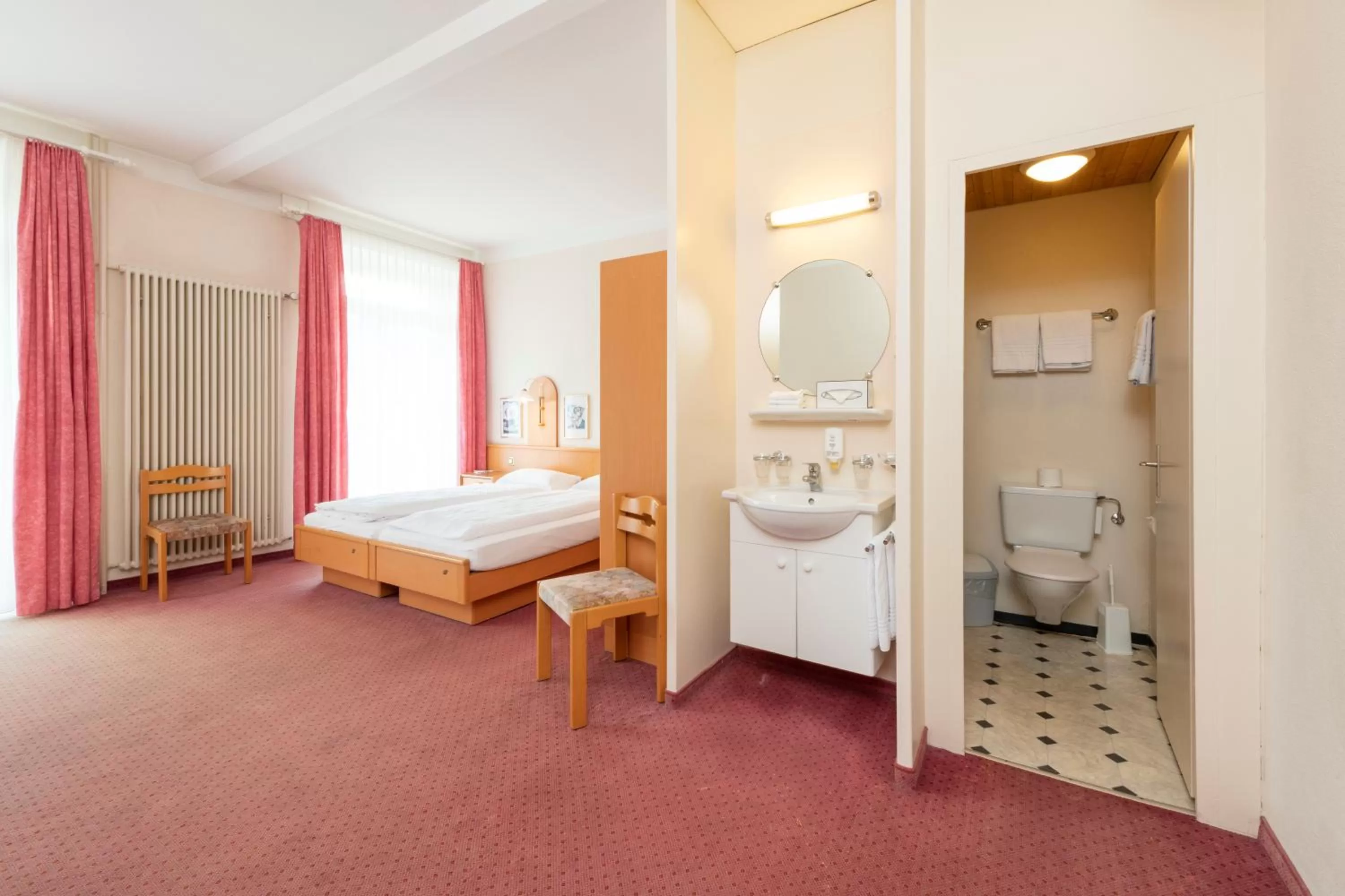 Toilet, Bed in Hotel Terrace