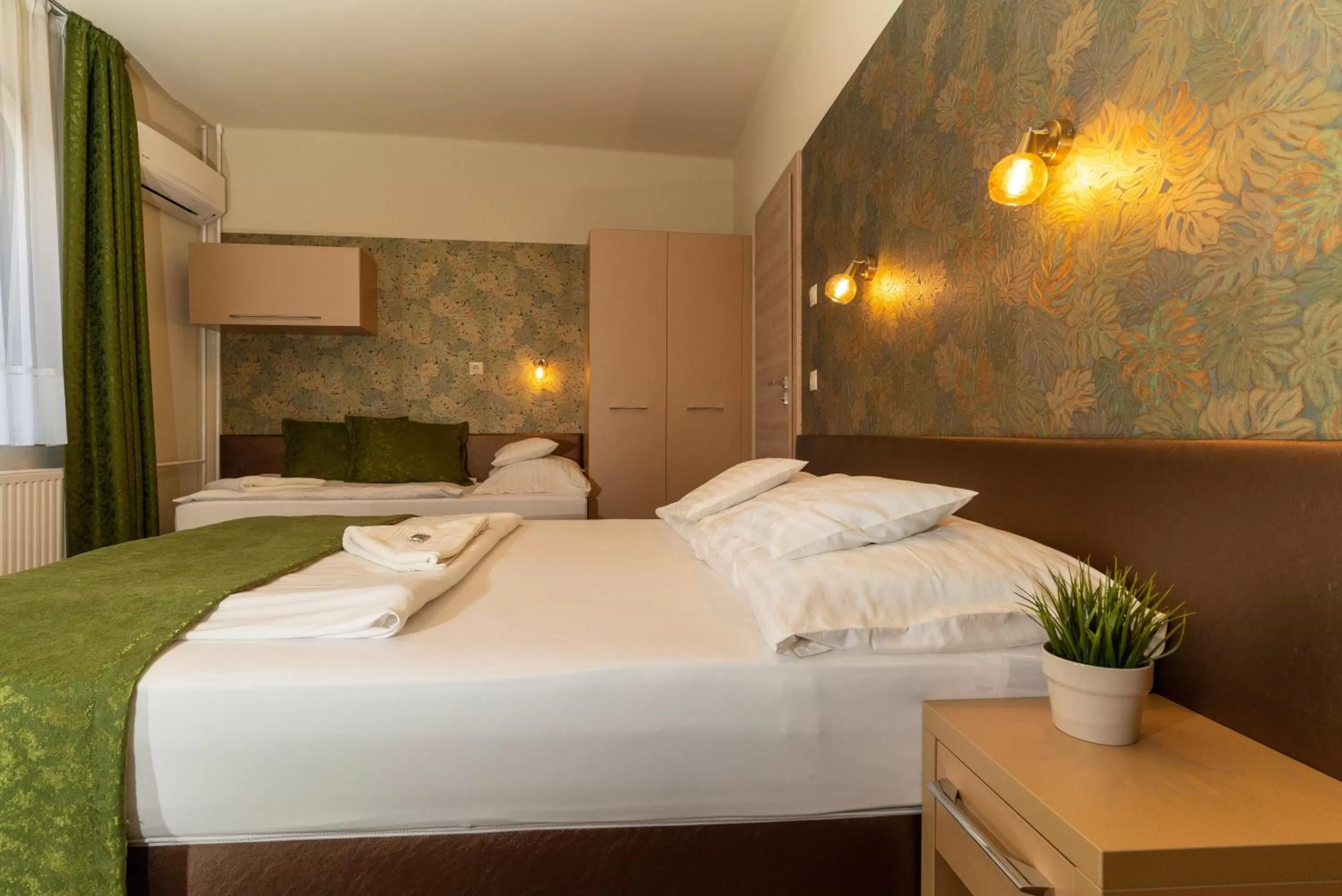 Photo of the whole room, Bed in Teátrum Boutique Hotel