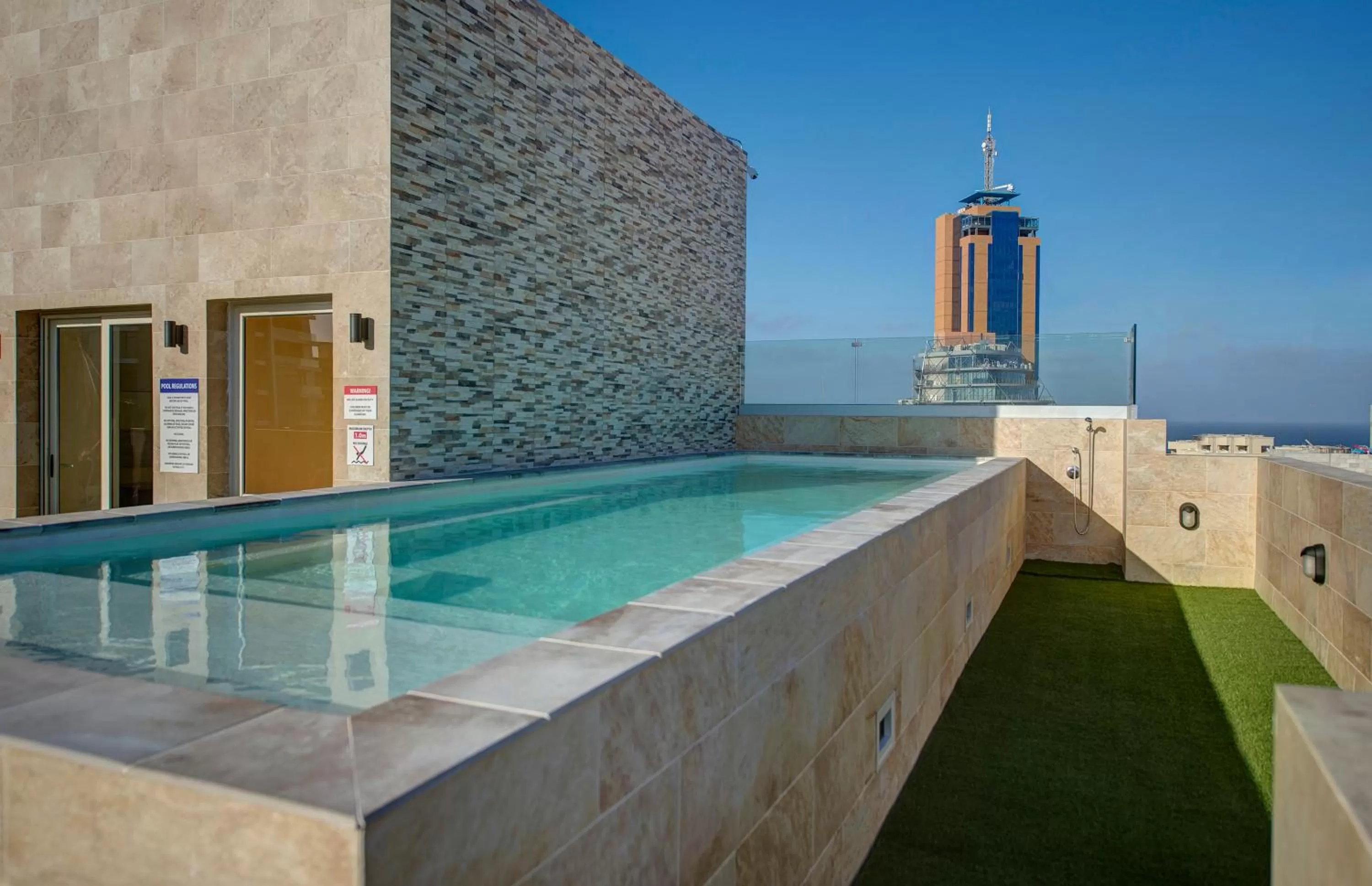 Swimming pool in Allegro Hotel