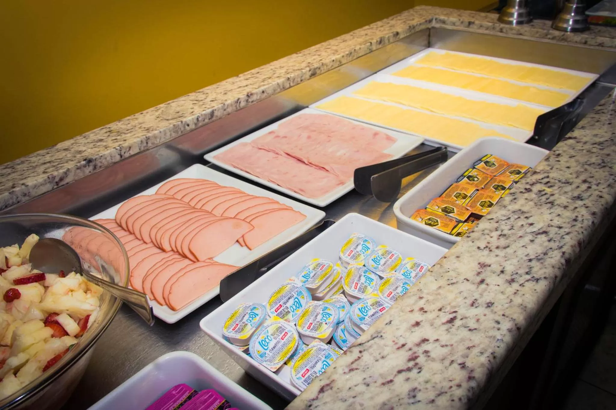 Breakfast in Embaixador Hotel & Centro de Eventos by Fast10