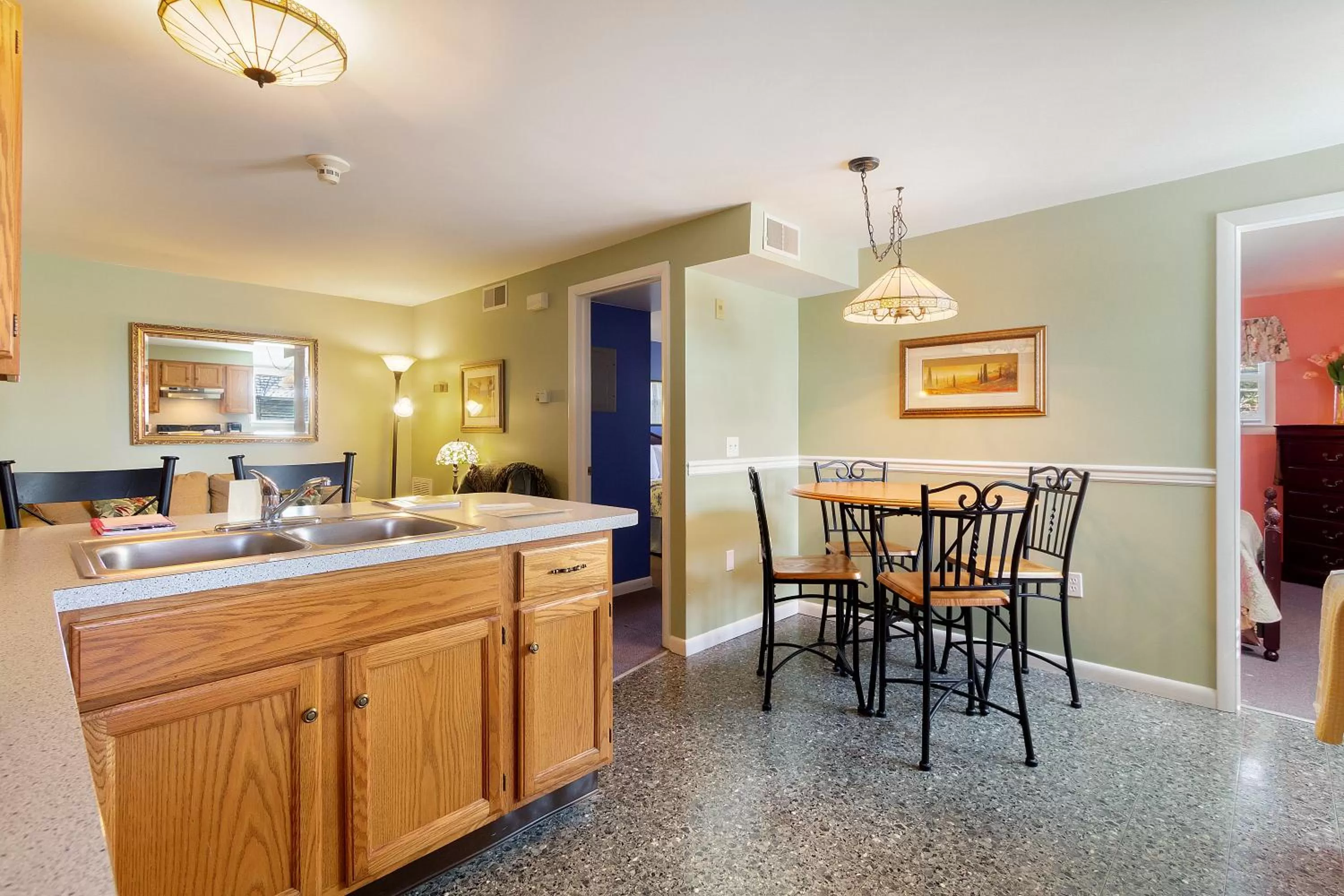 Kitchen or kitchenette in After Eight Bed and Breakfast