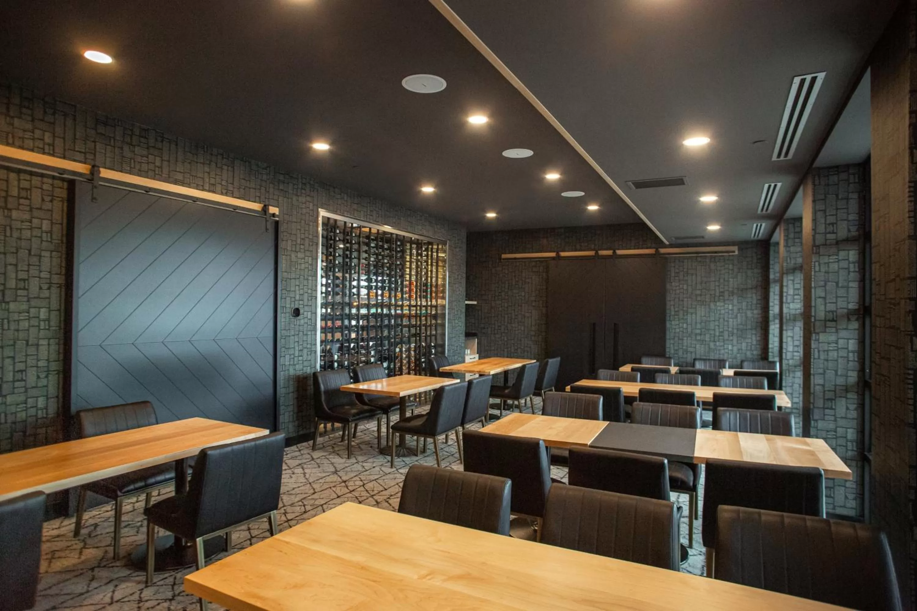 Restaurant/places to eat in Holiday Inn Hotel & Suites St.Catharines-Niagara by IHG