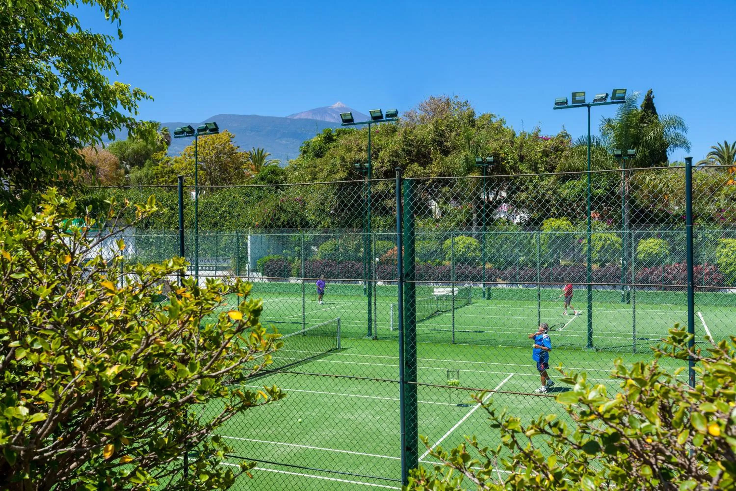 Tennis court in Apartamentos Masaru