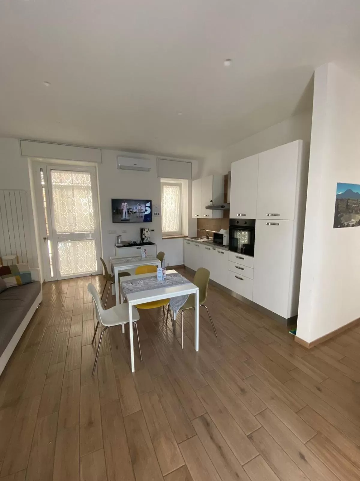 Communal lounge/ TV room, Dining Area in Villa Manto Bed and Breakfast - Torre Annunziata Pompei