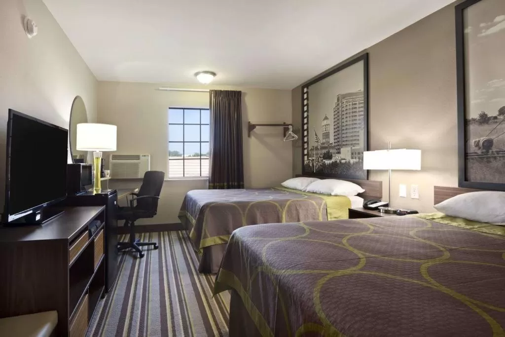 Bedroom, Bed in Super 8 by Wyndham Ardmore