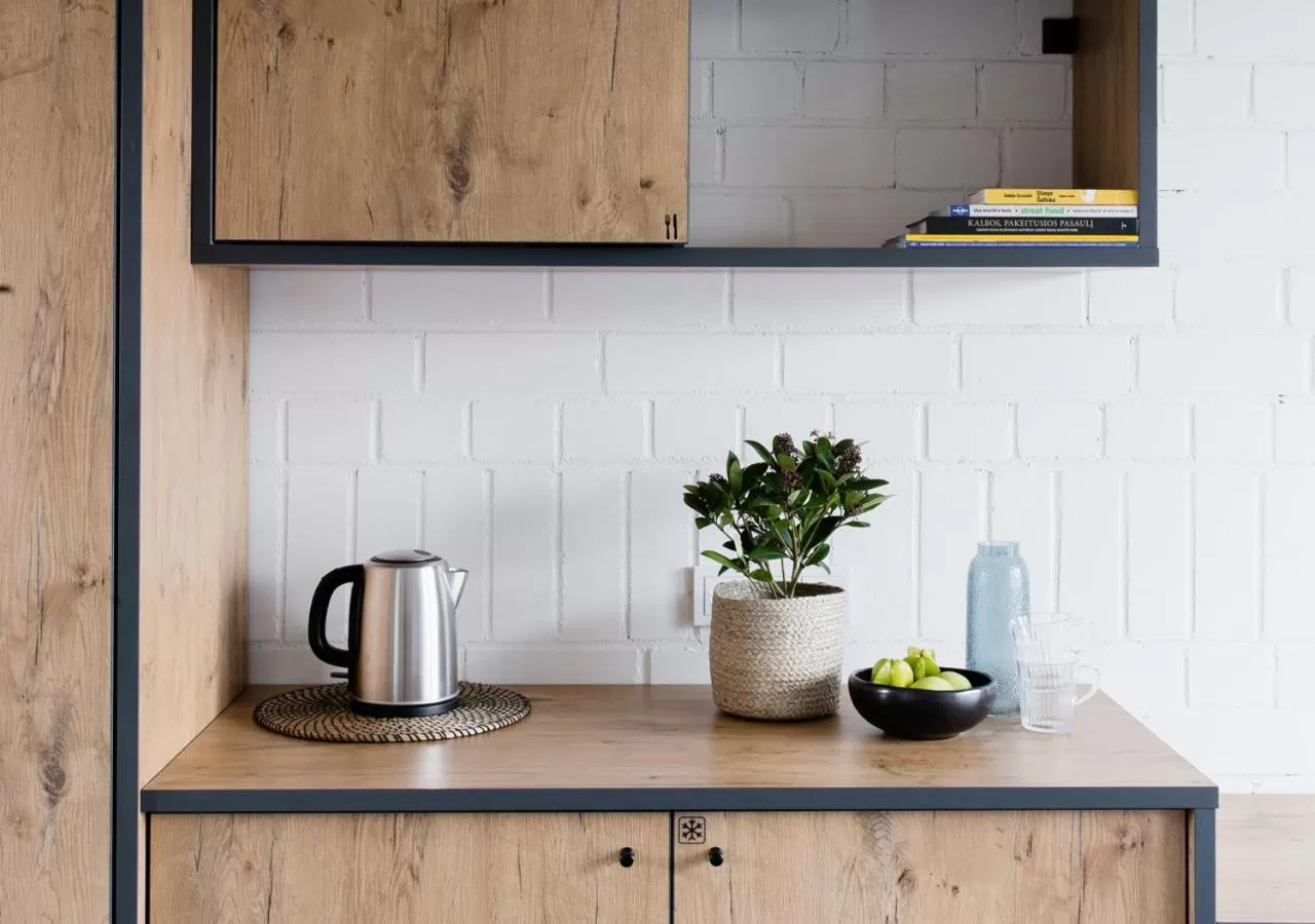 Coffee/tea facilities, Kitchen/Kitchenette in SELF CHECK-IN Hotel Railway Apartments