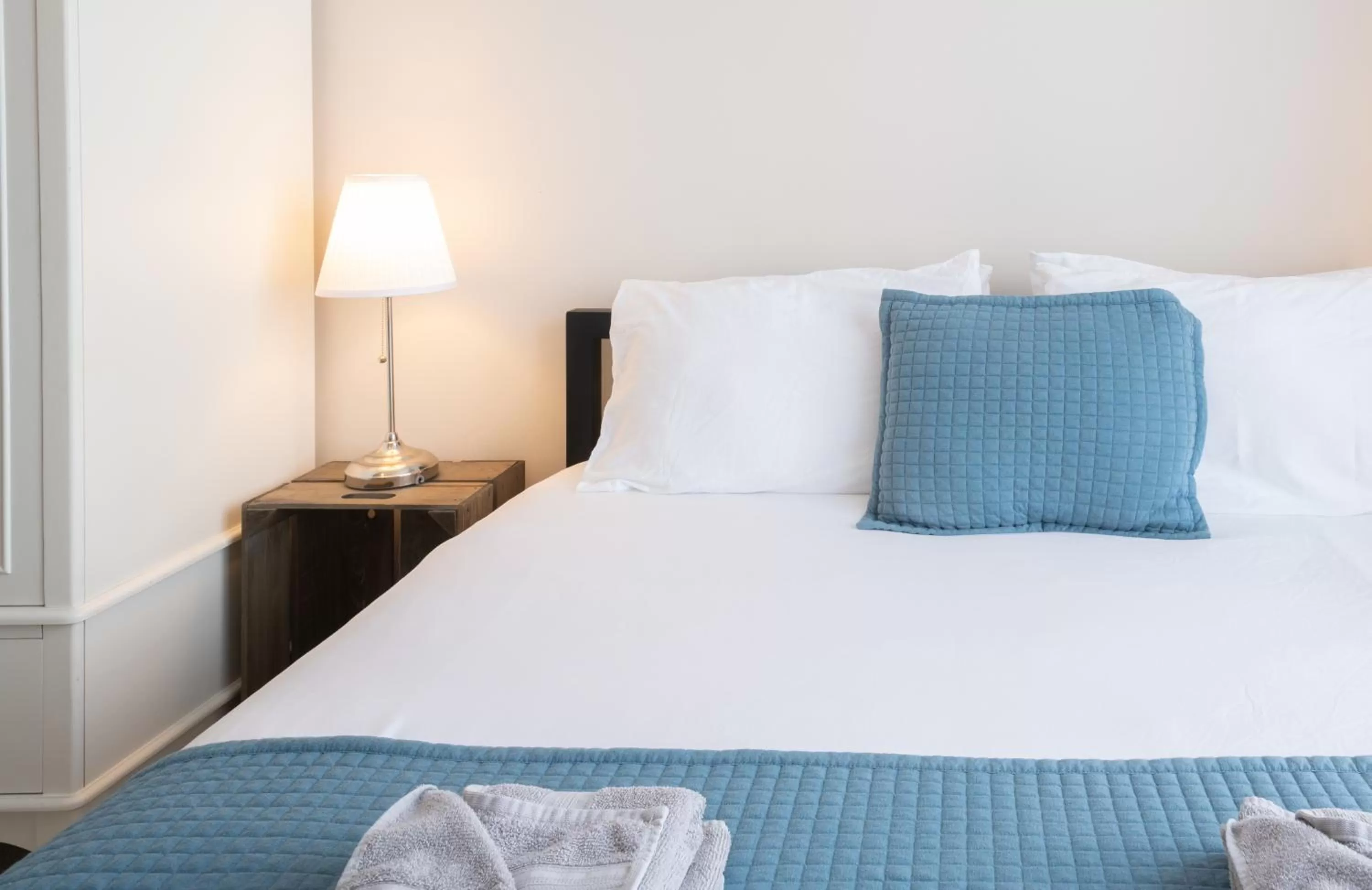 Bed in The Veteran Hotel & Bar