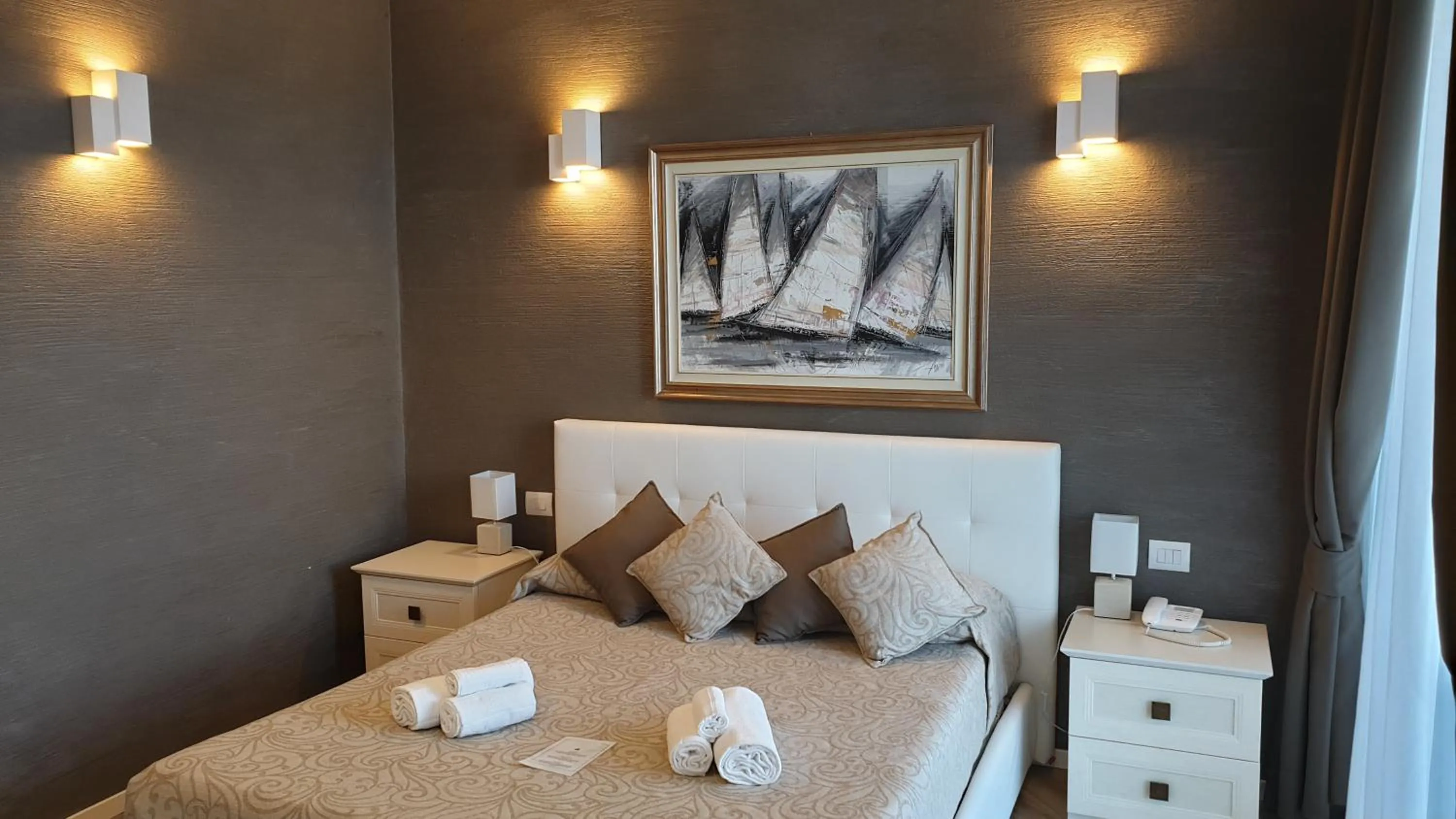 Deluxe Queen Room in Hotel Meridiana