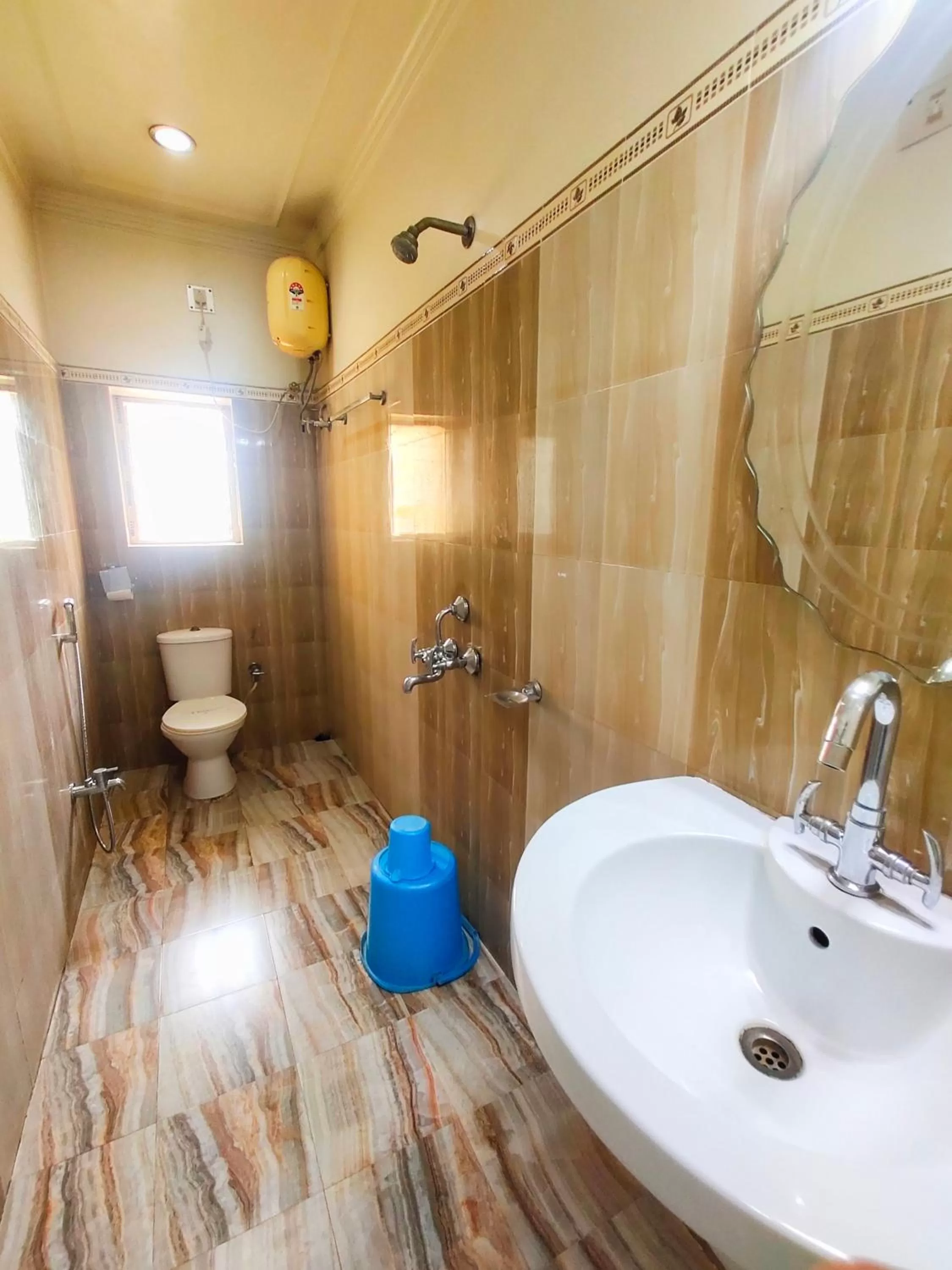 Bathroom in Hotel Samrat