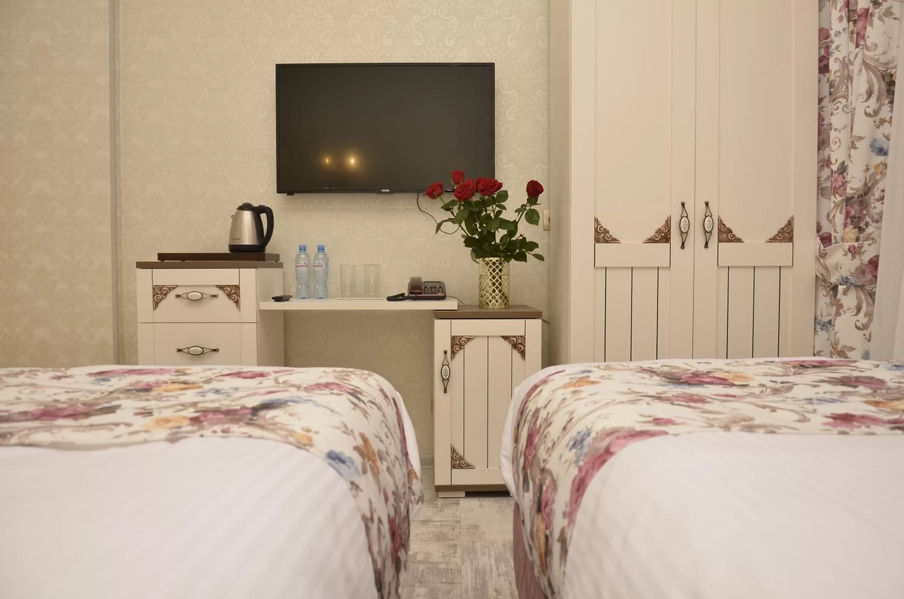 Photo of the whole room in English Home Hotel Tbilisi