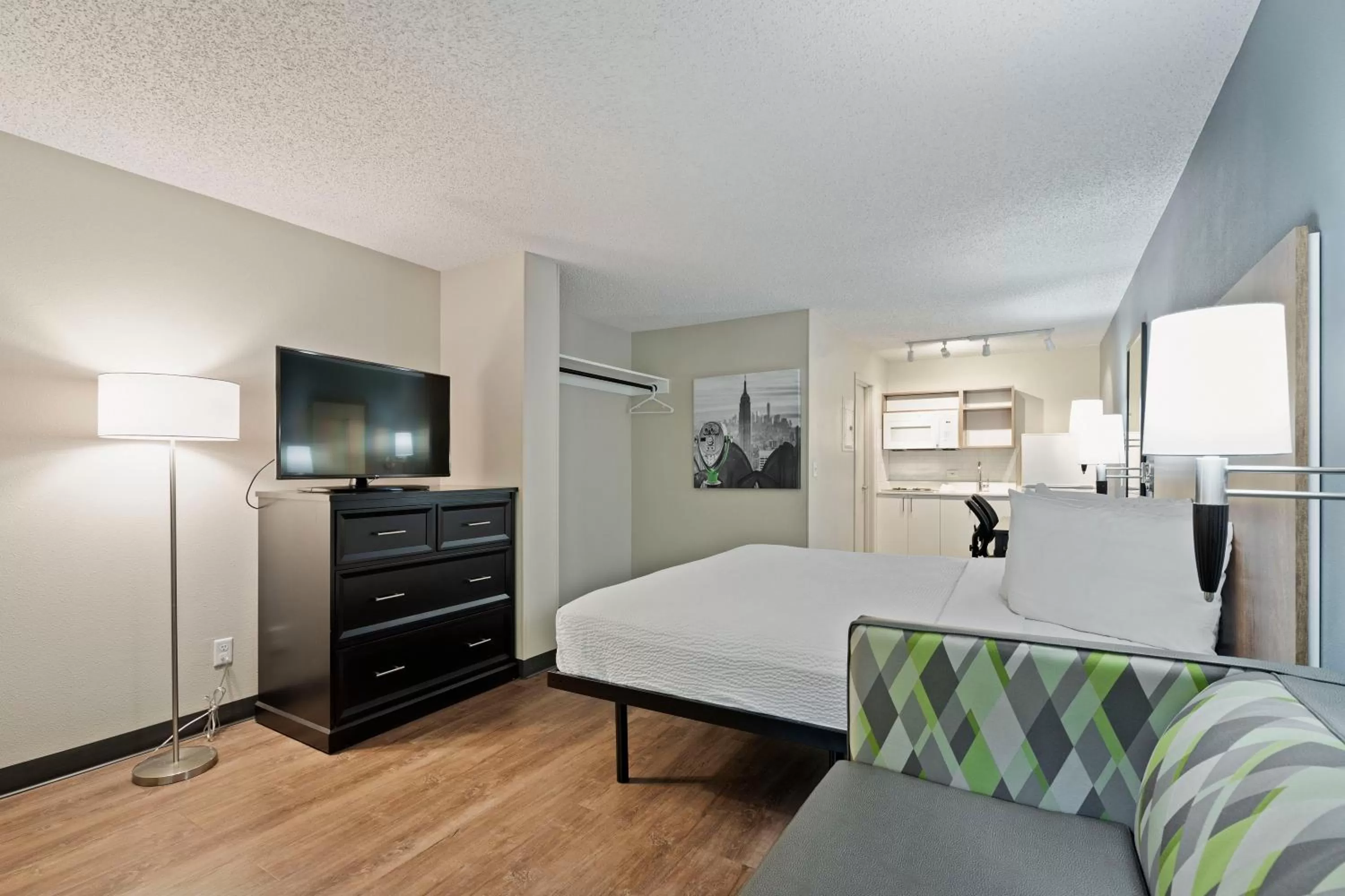 Bed in Extended Stay America Suites - Seattle - Redmond
