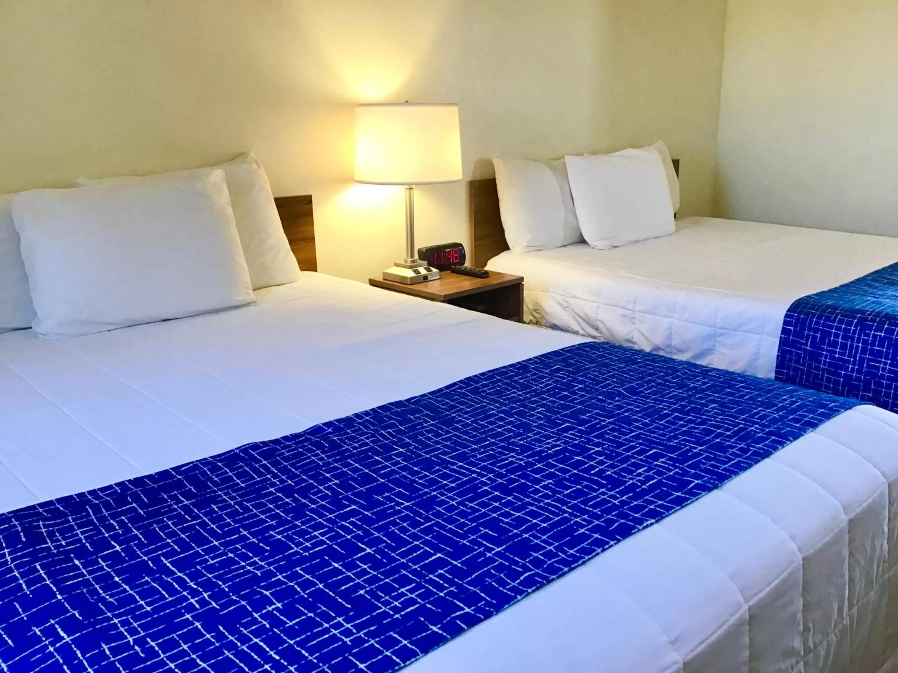 Bedroom, Bed in Travelodge by Wyndham Three Forks