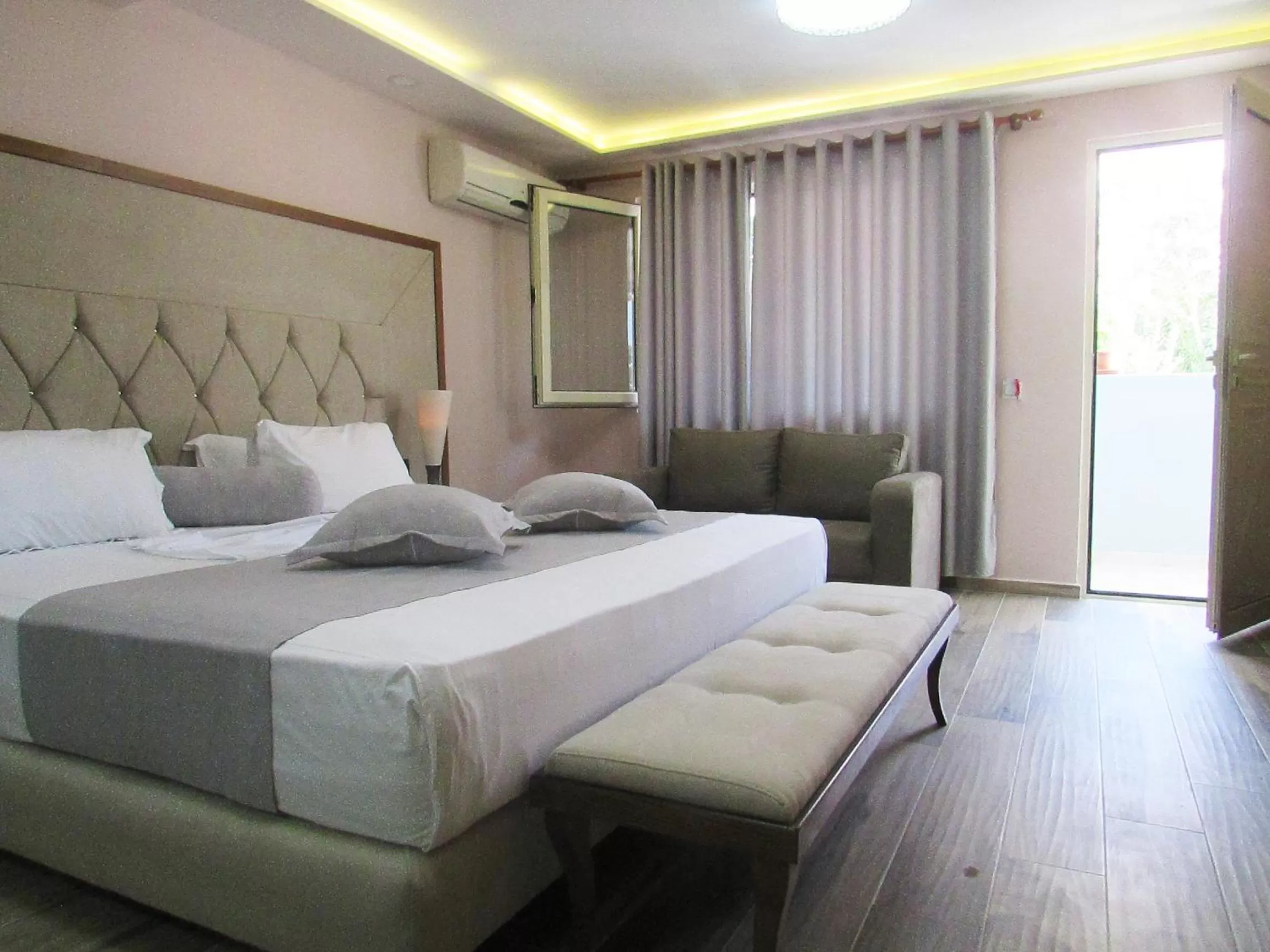 Photo of the whole room, Bed in Hotel ANTAG