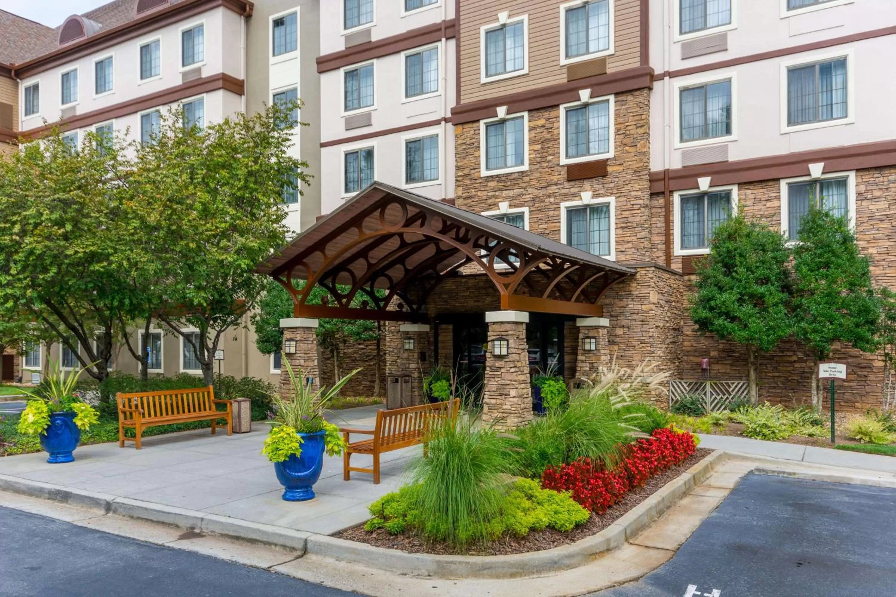 Property building in Sonesta ES Suites Atlanta Perimeter Center