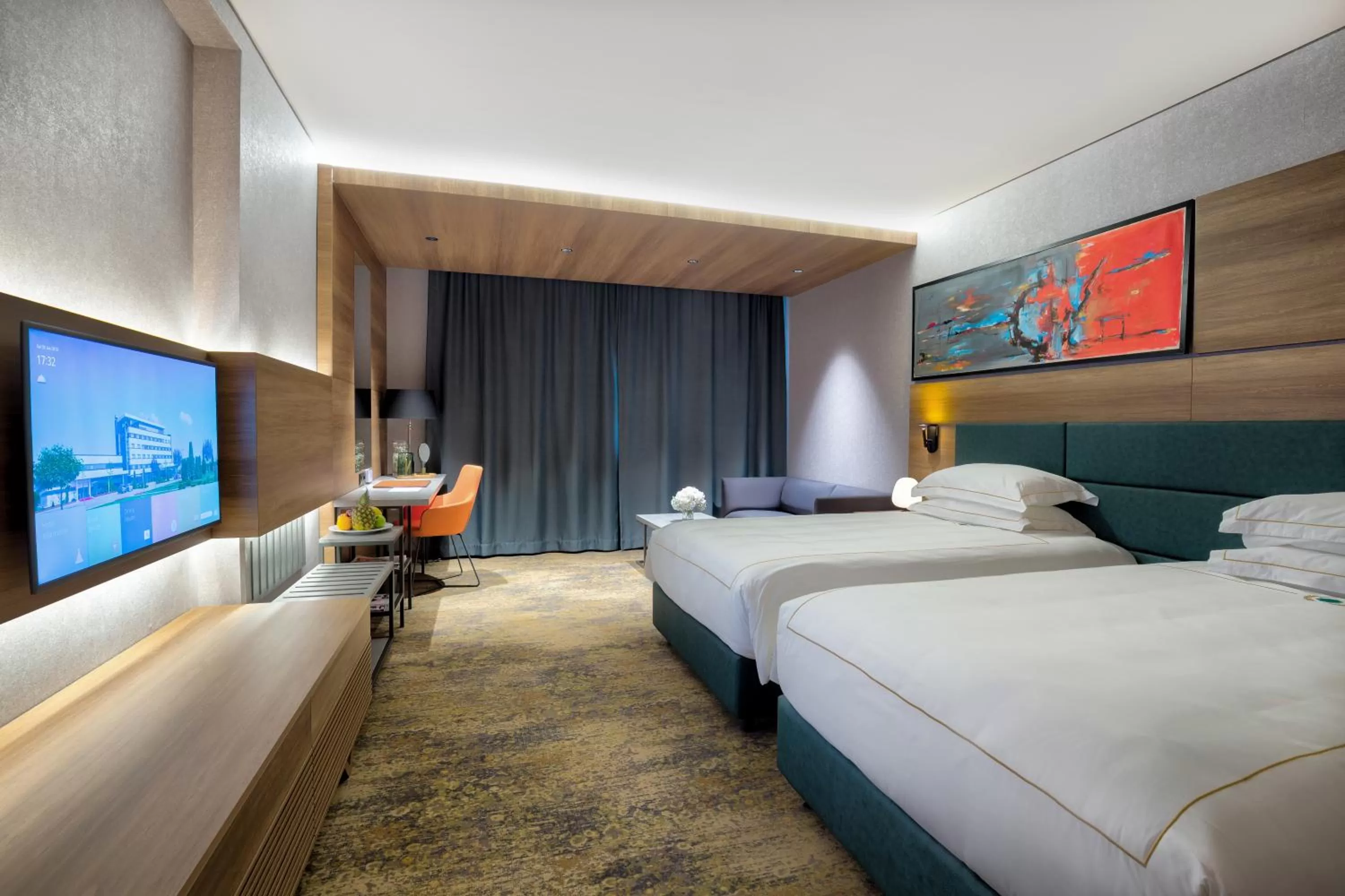 Bedroom, Bed in Emerald Hotel