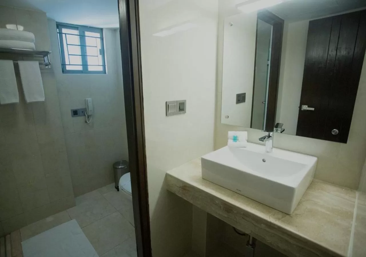 Bathroom in Jatra Flagship Dhaka Lake View
