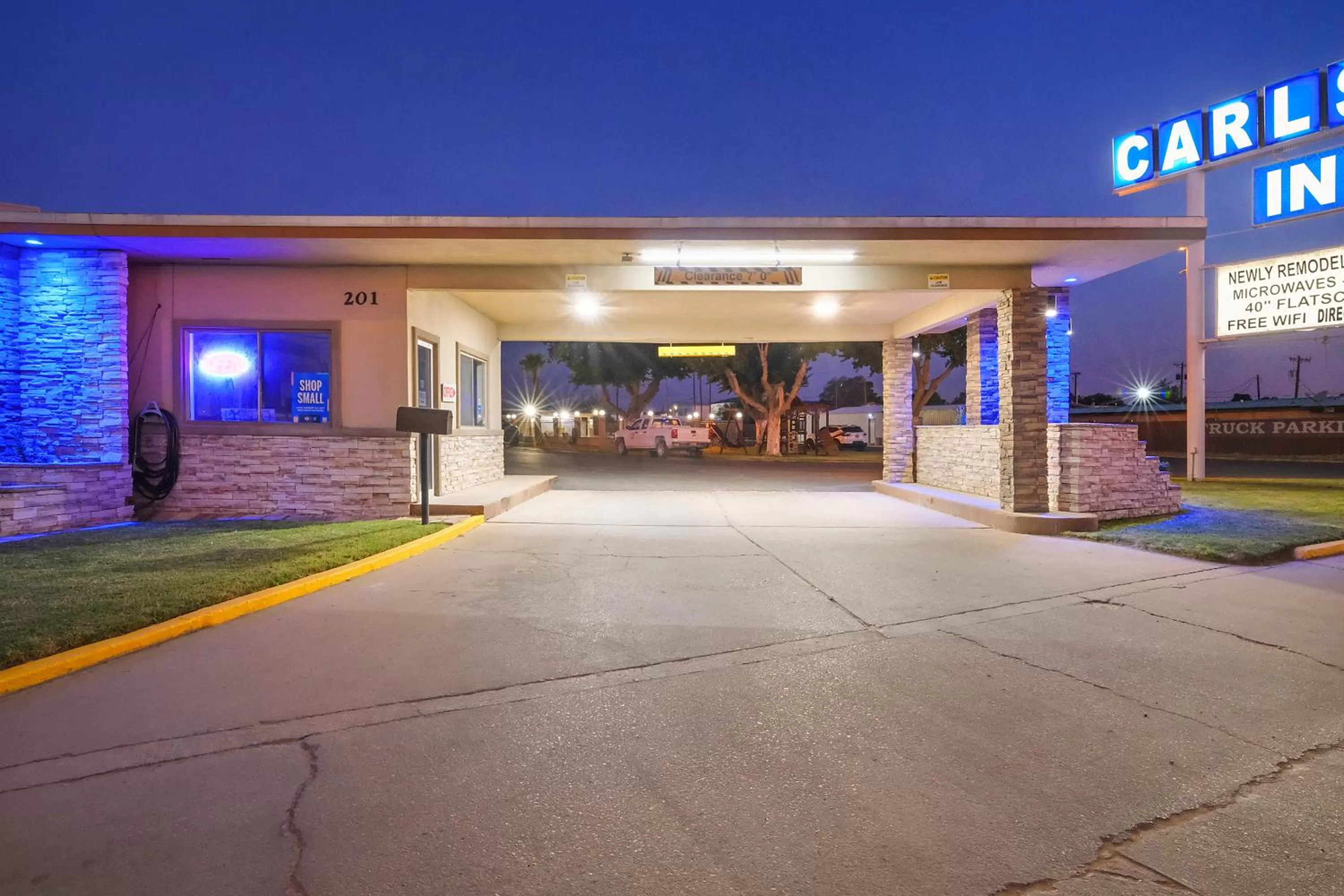 Facade/entrance in Carlsbad Inn , New Mexico