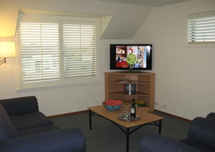 Living room in Barclay Motor Inn