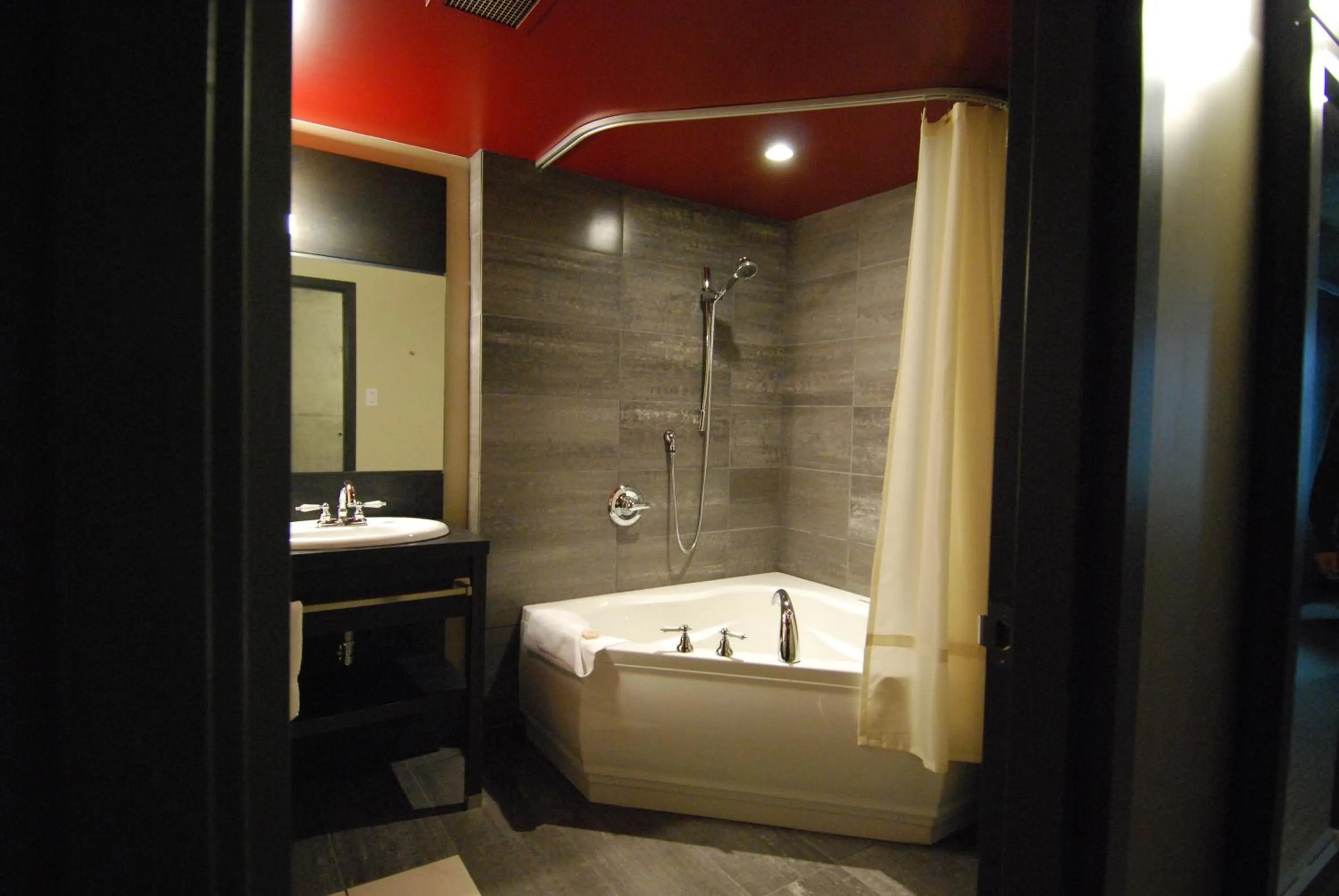 Hot Tub in Grand Times Hotel