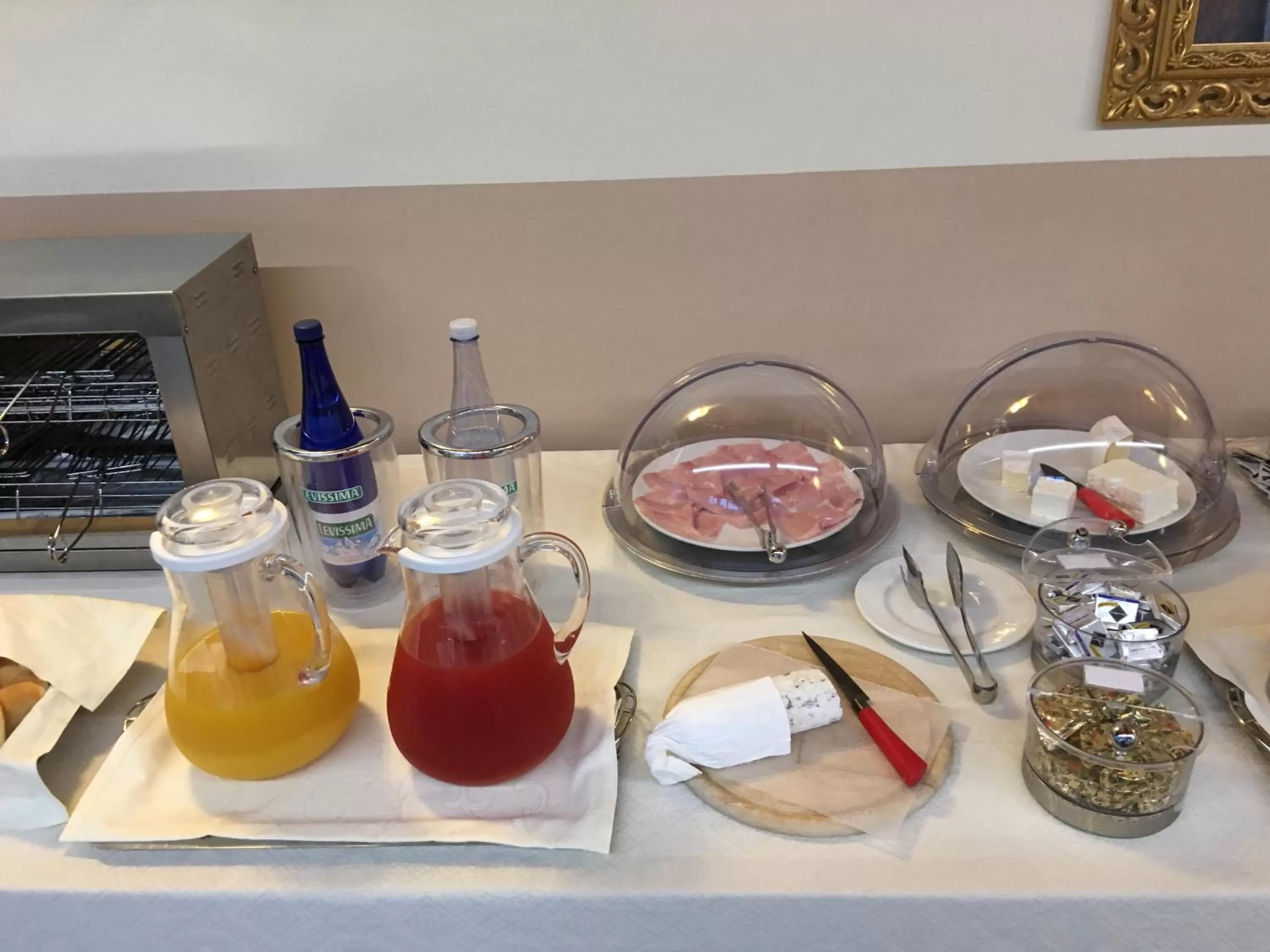 Buffet breakfast in Hotel Don Carlo