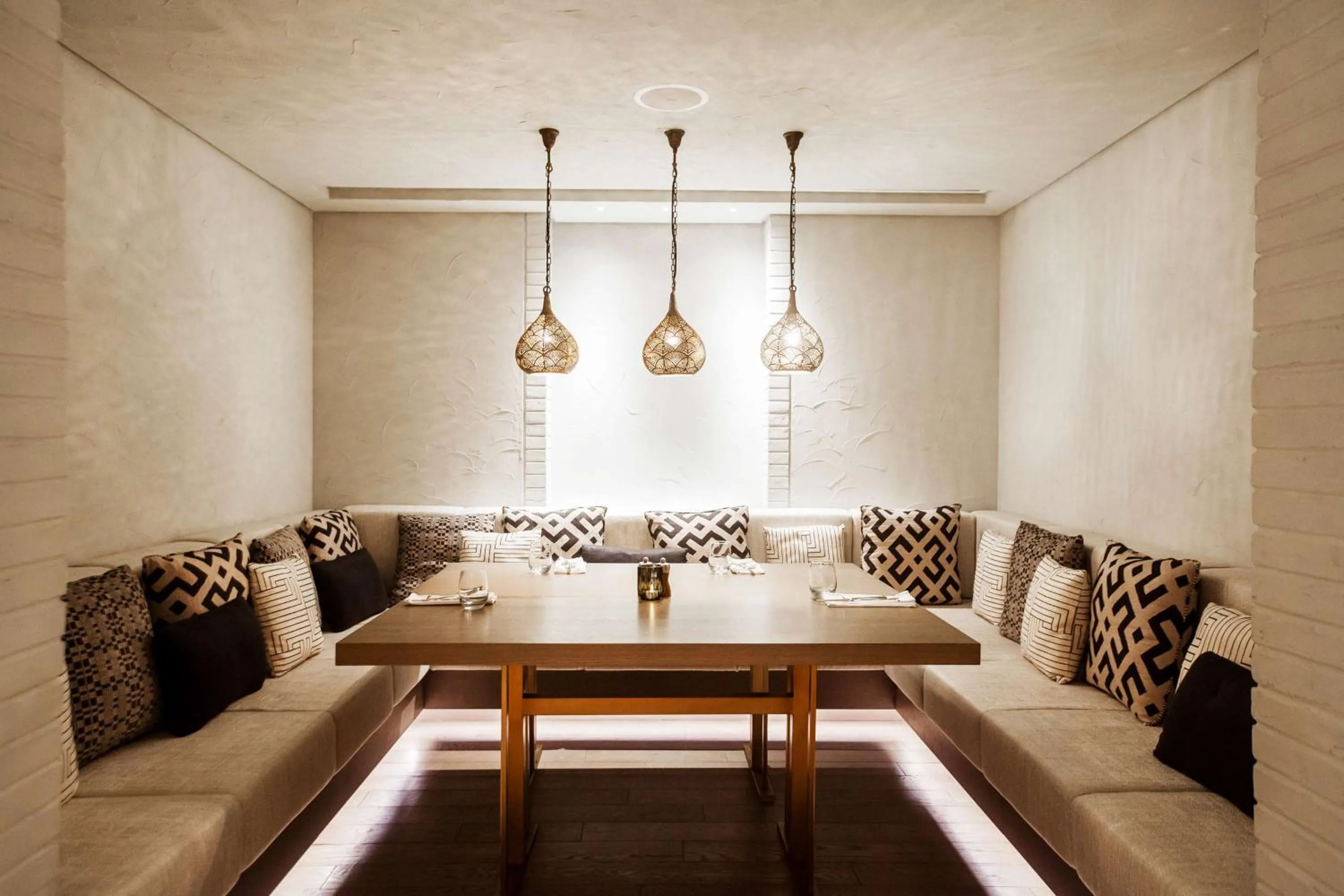 Restaurant/places to eat in Radisson Blu Hotel, Dubai Deira Creek