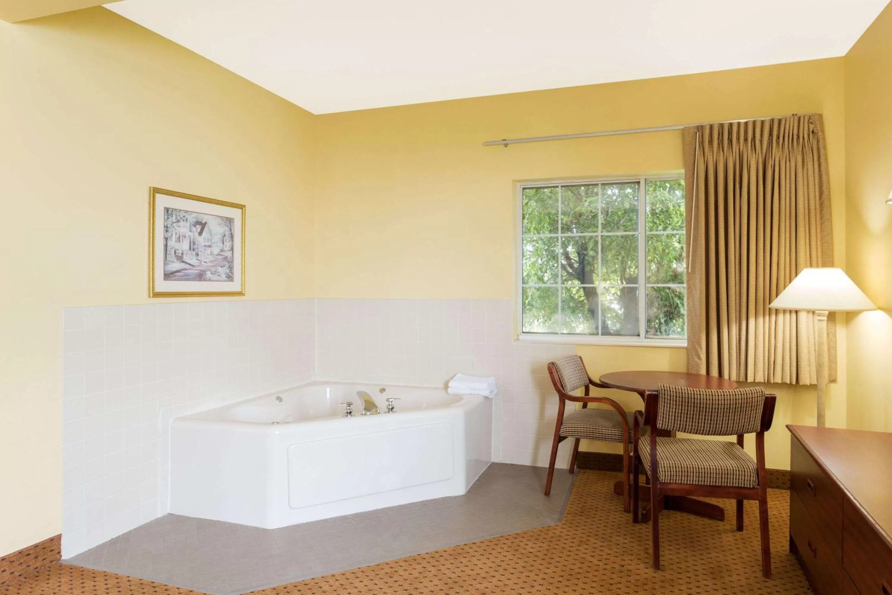 Photo of the whole room in Super 8 by Wyndham Osage