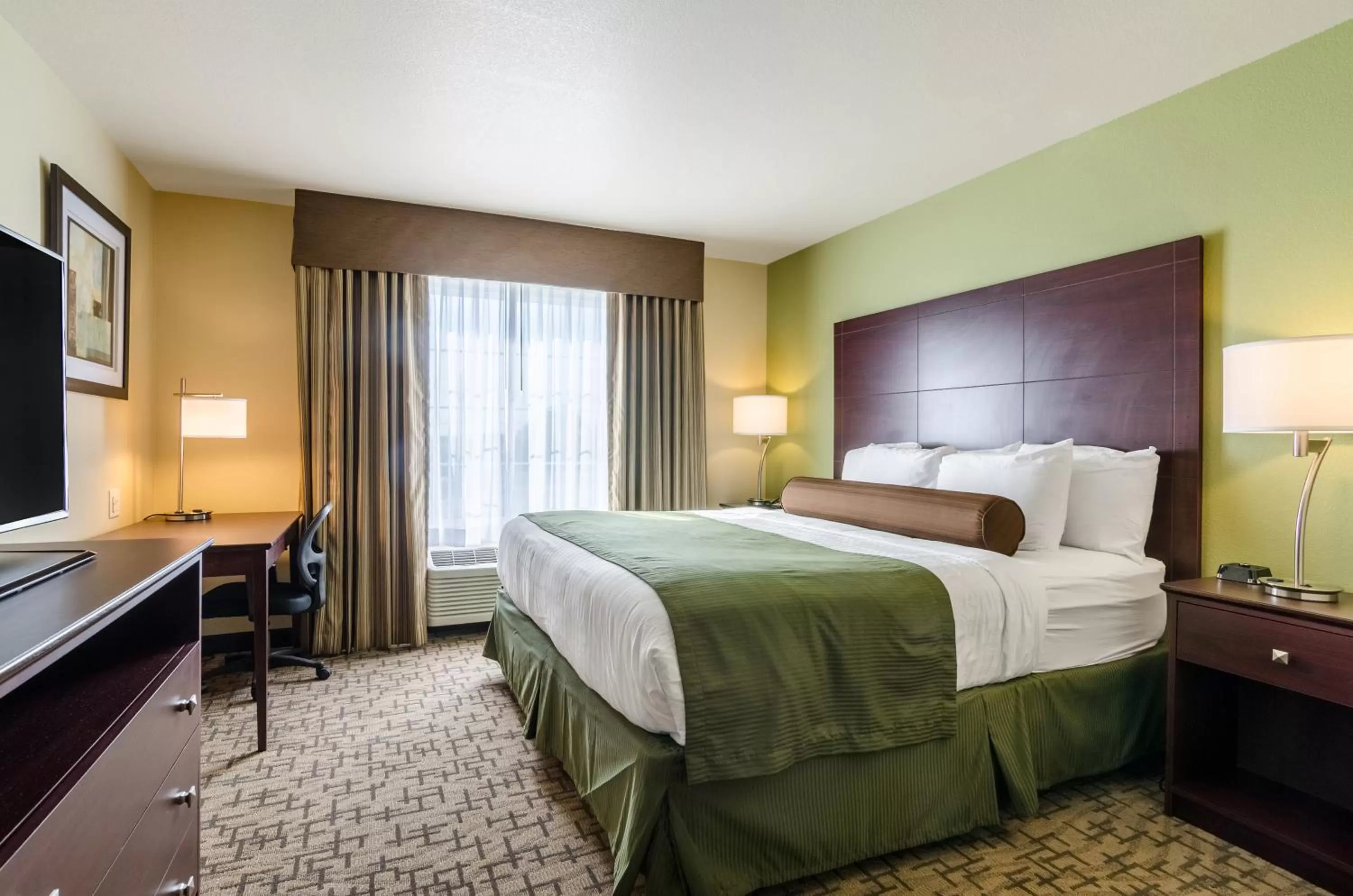 Bed in Cobblestone Hotel & Suites - McCook