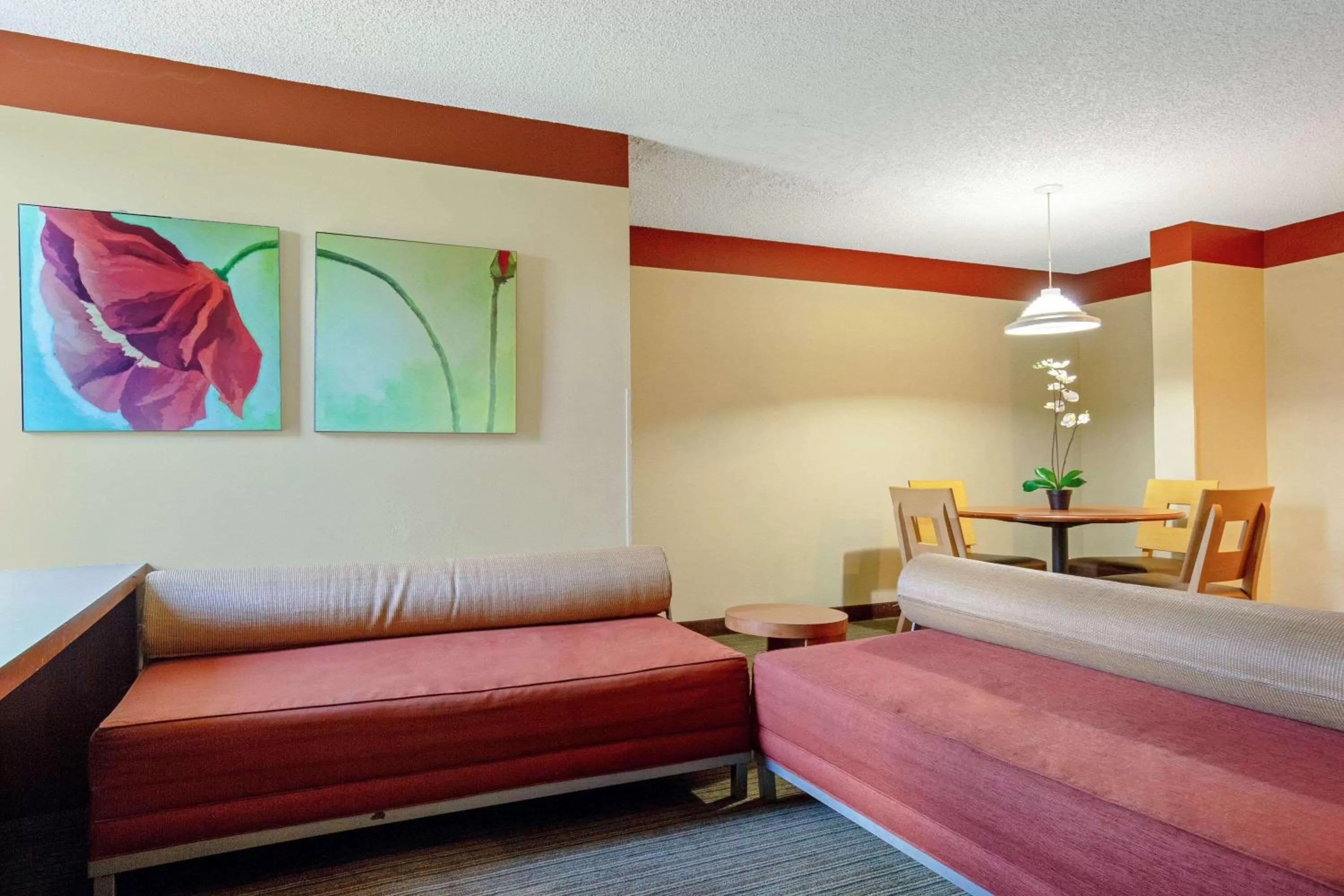 Photo of the whole room in La Quinta by Wyndham Miami Cutler Bay